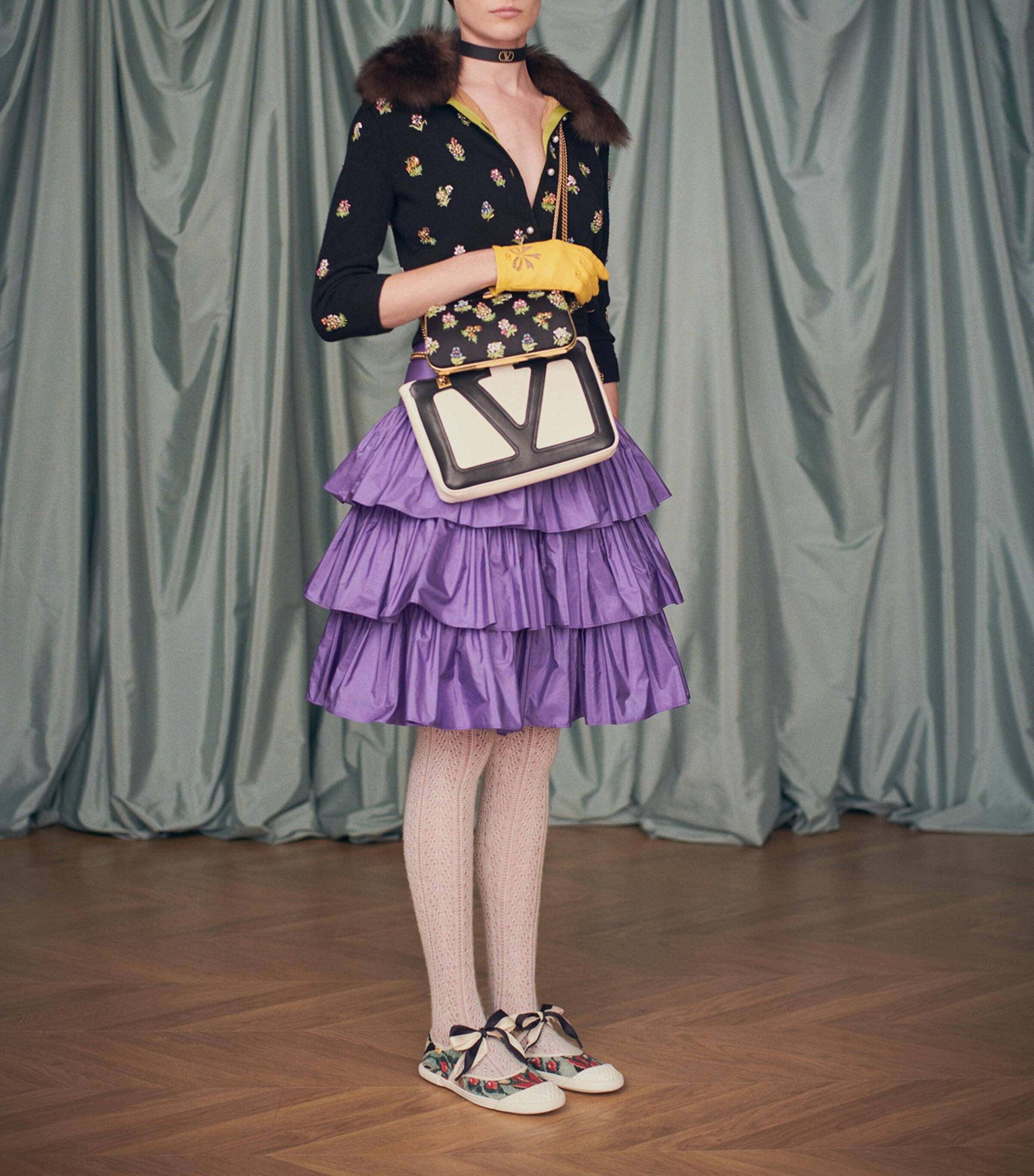 Medium Lambskin Viva Superstar Tote Bag R4V Image 8