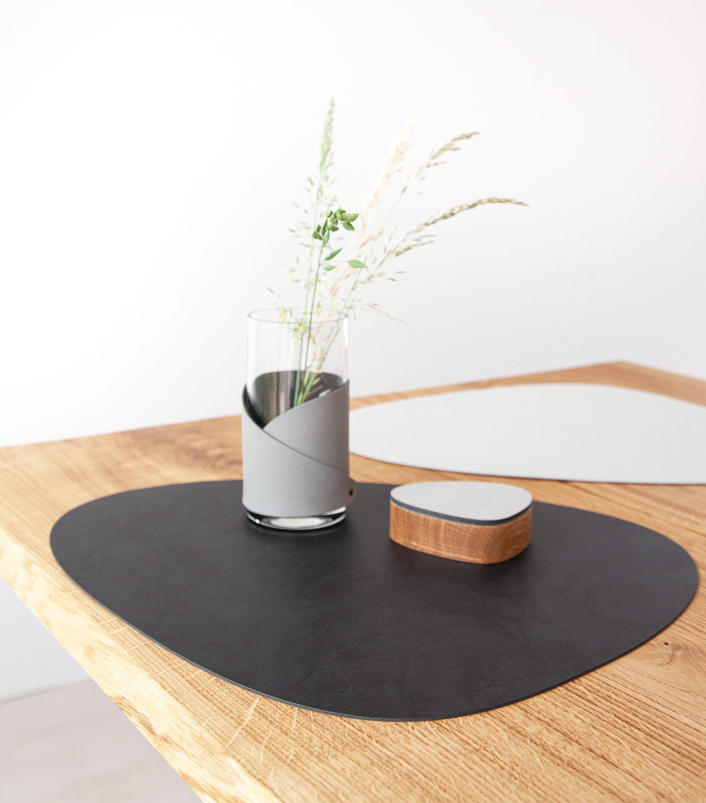 Set of 4 Double Cloud Placemats (37cm x 44cm) BLACK/METALLIC Image 3