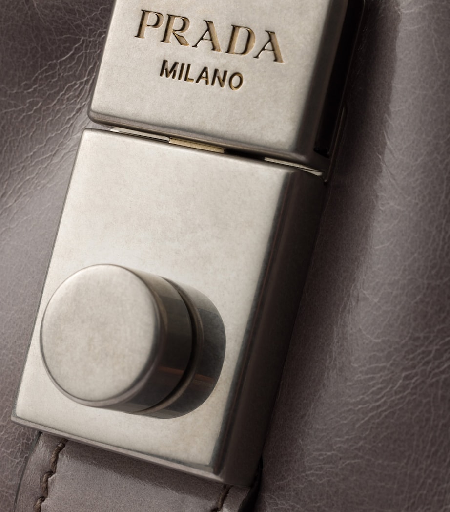 Medium Leather Tote Bag F03SF Image 5