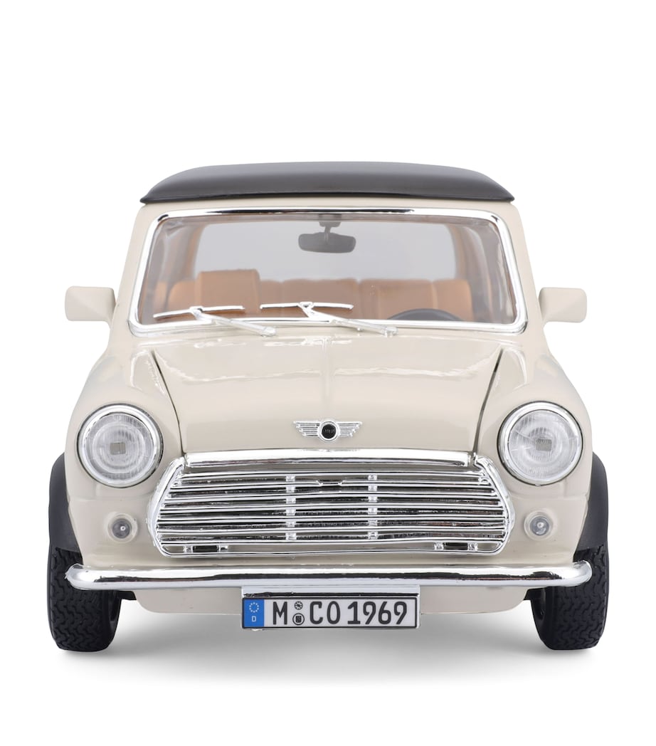 Bburago 1969 Mini Cooper 1:18 Model Image 8