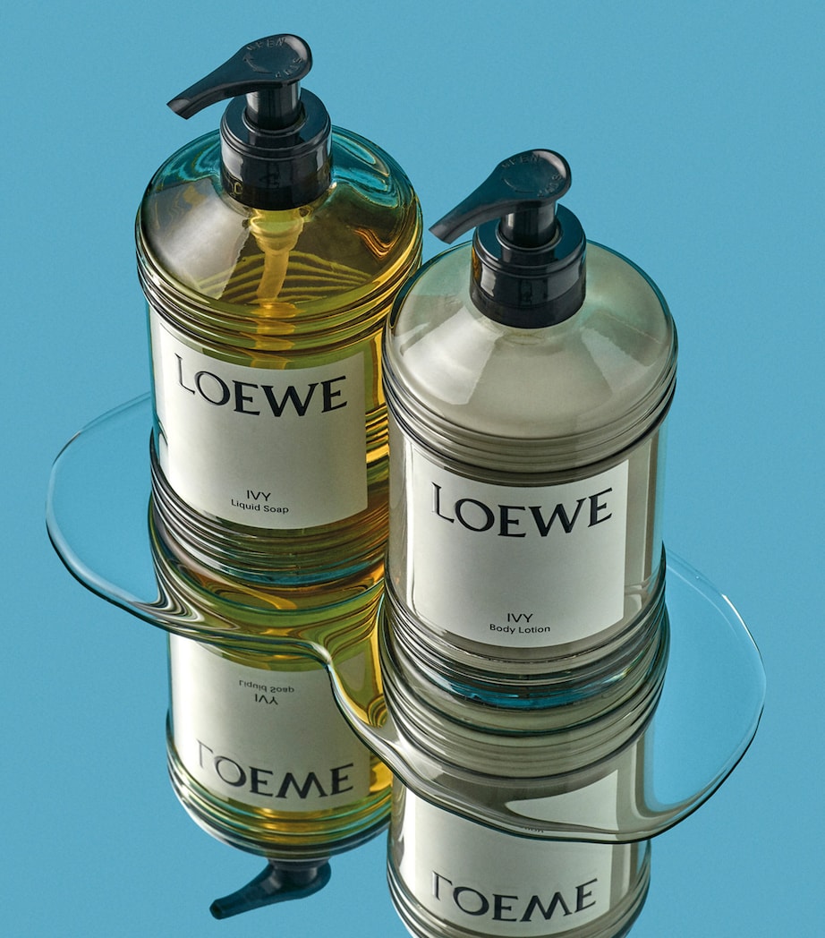 LOEWE Perfumes Tomato Leaves Hand Cream (75ml) Image 2