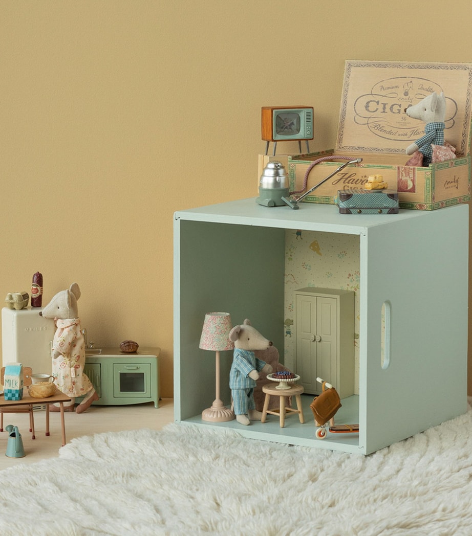 Maileg Grandma and Grandpa Mice Cigarbox Set (17cm) Image 2