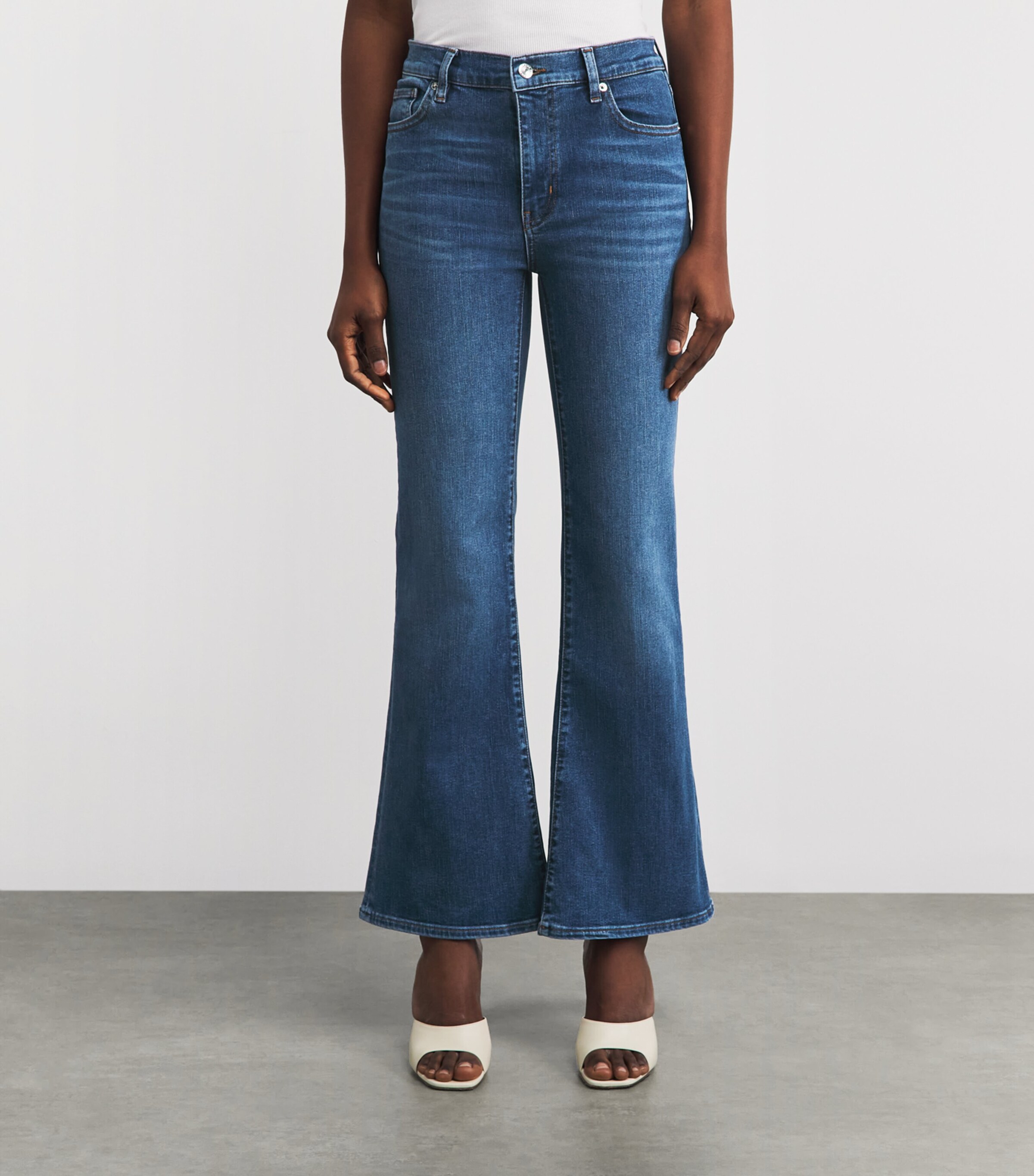FRAME Womens The Icon Mid-Rise Flared Jeans Provence Image 4