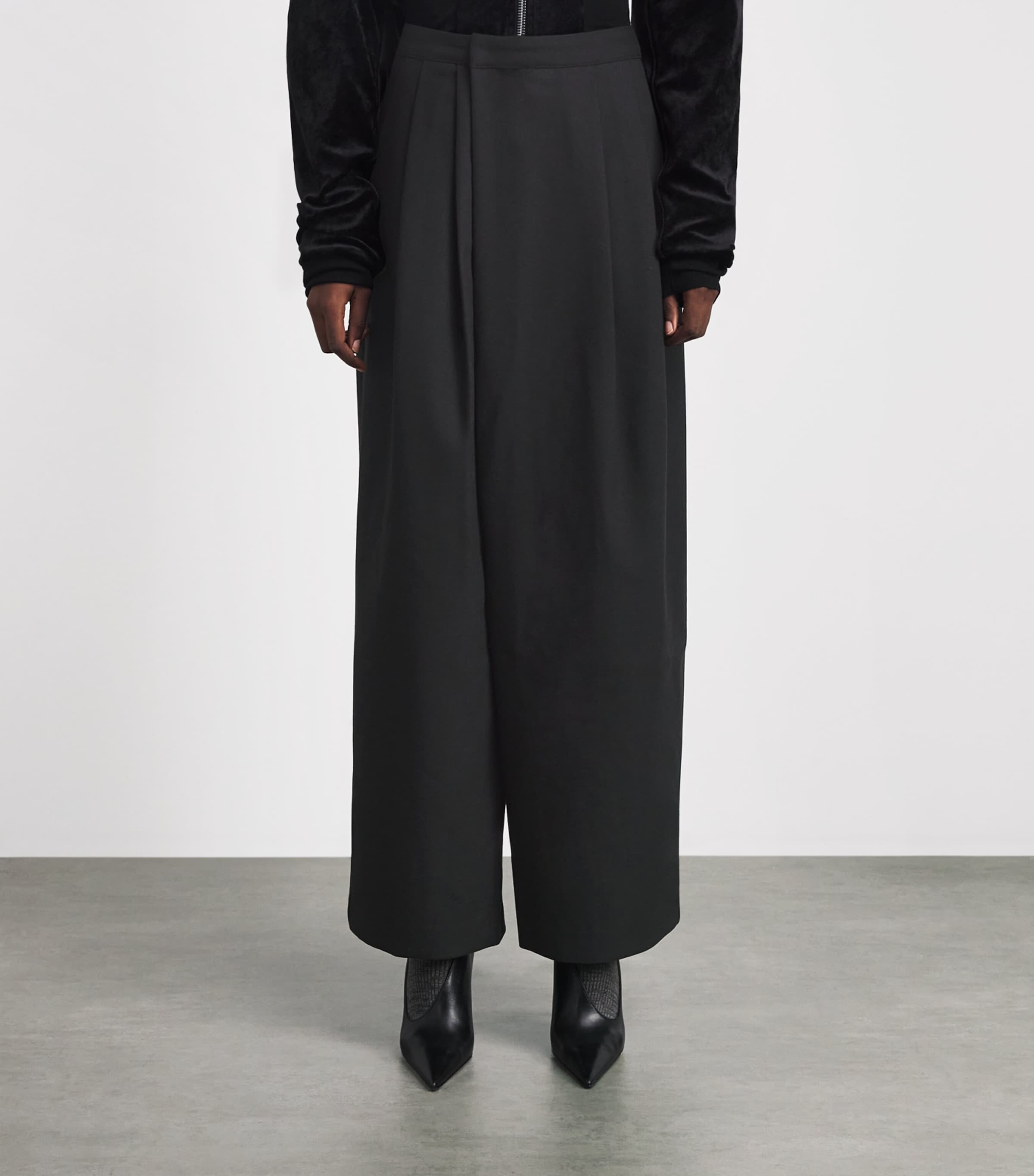 Source Unknown Womens Pleated Wide-Leg Leiko Trousers Bk Image 4