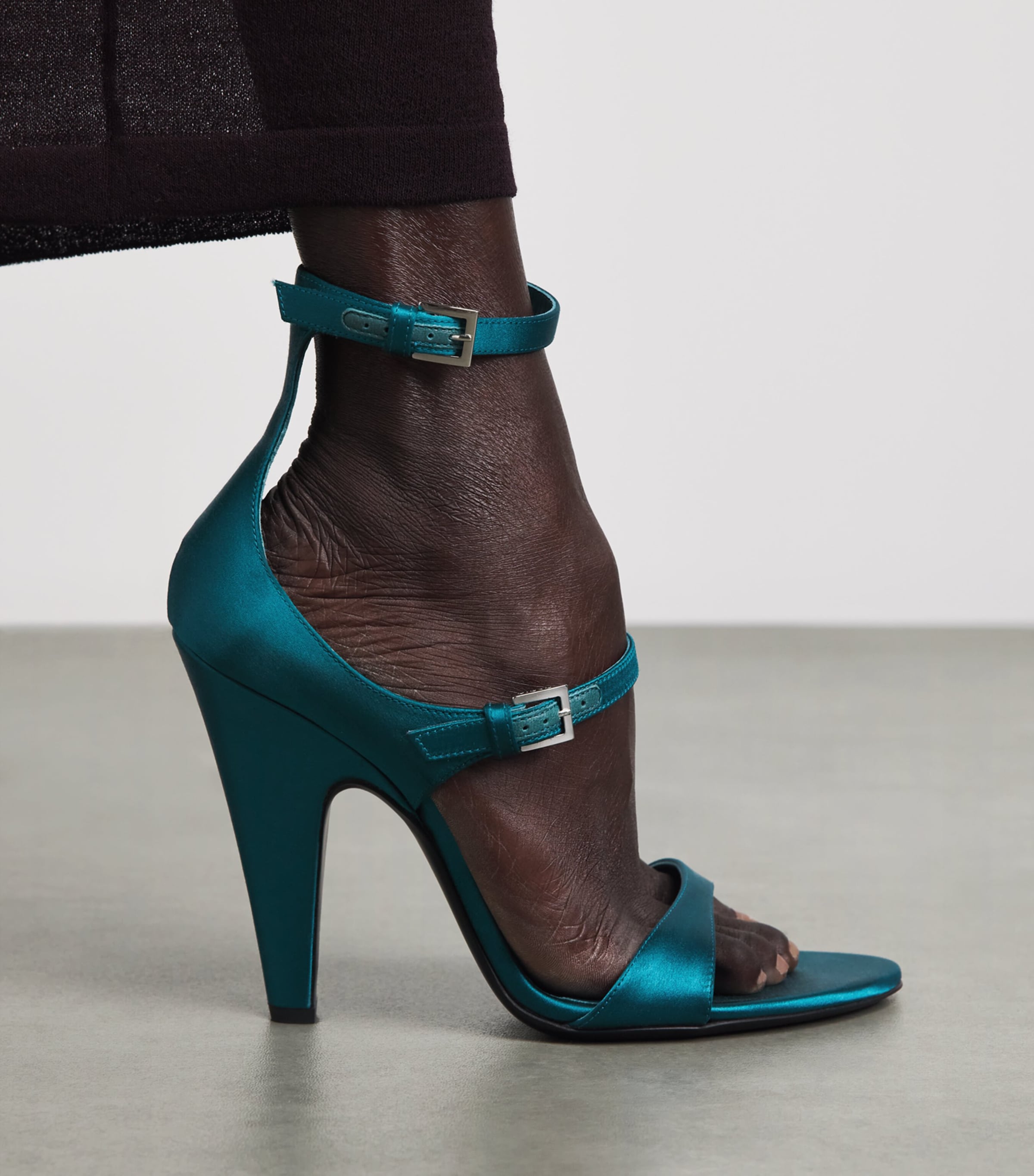 Alaïa Suede Strappy Heeled Sandals 110 Emeraude Image 2