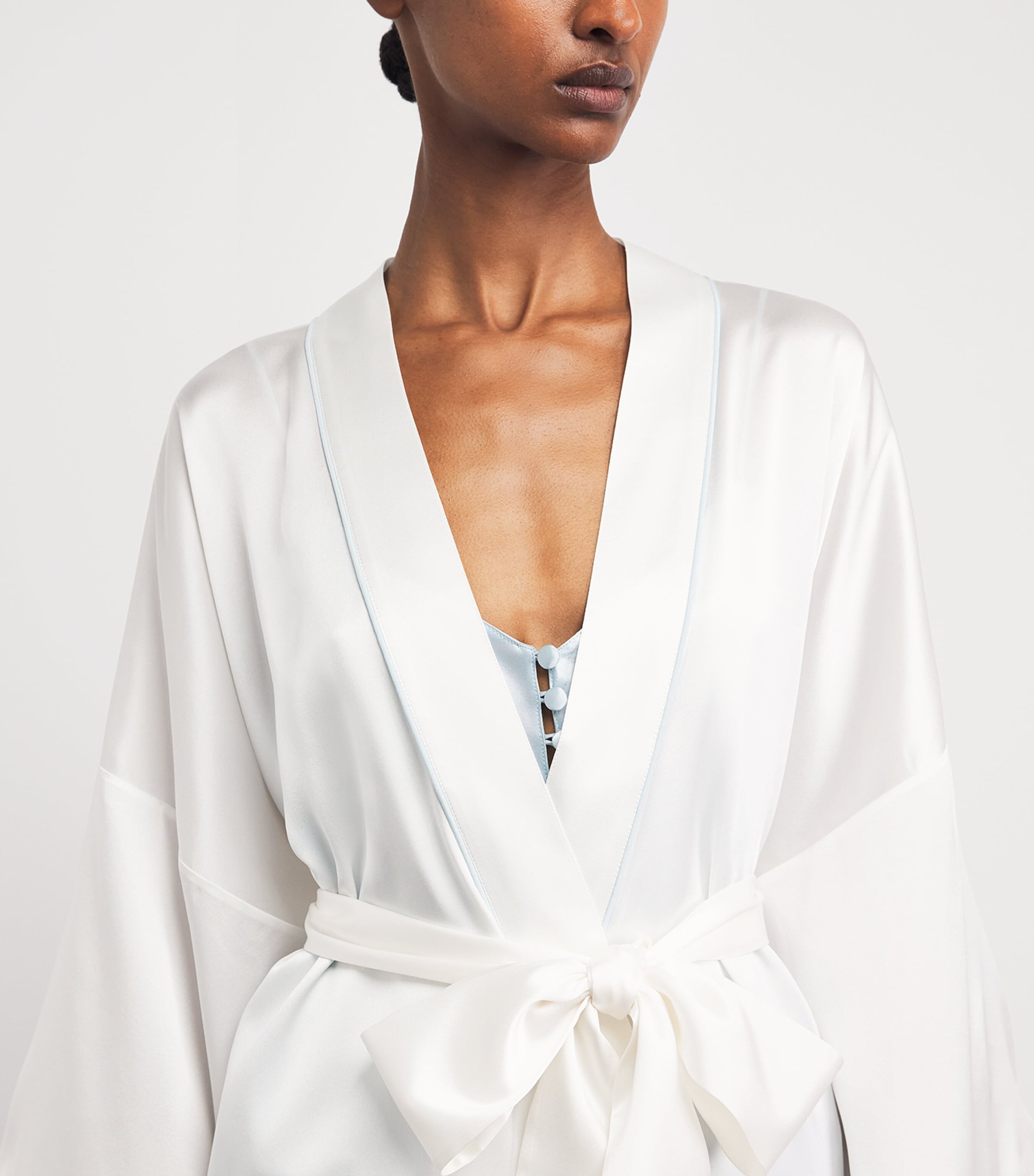 Olivia von Halle Womens Mimi Silk Robe Ivory Powder Blue Image 5