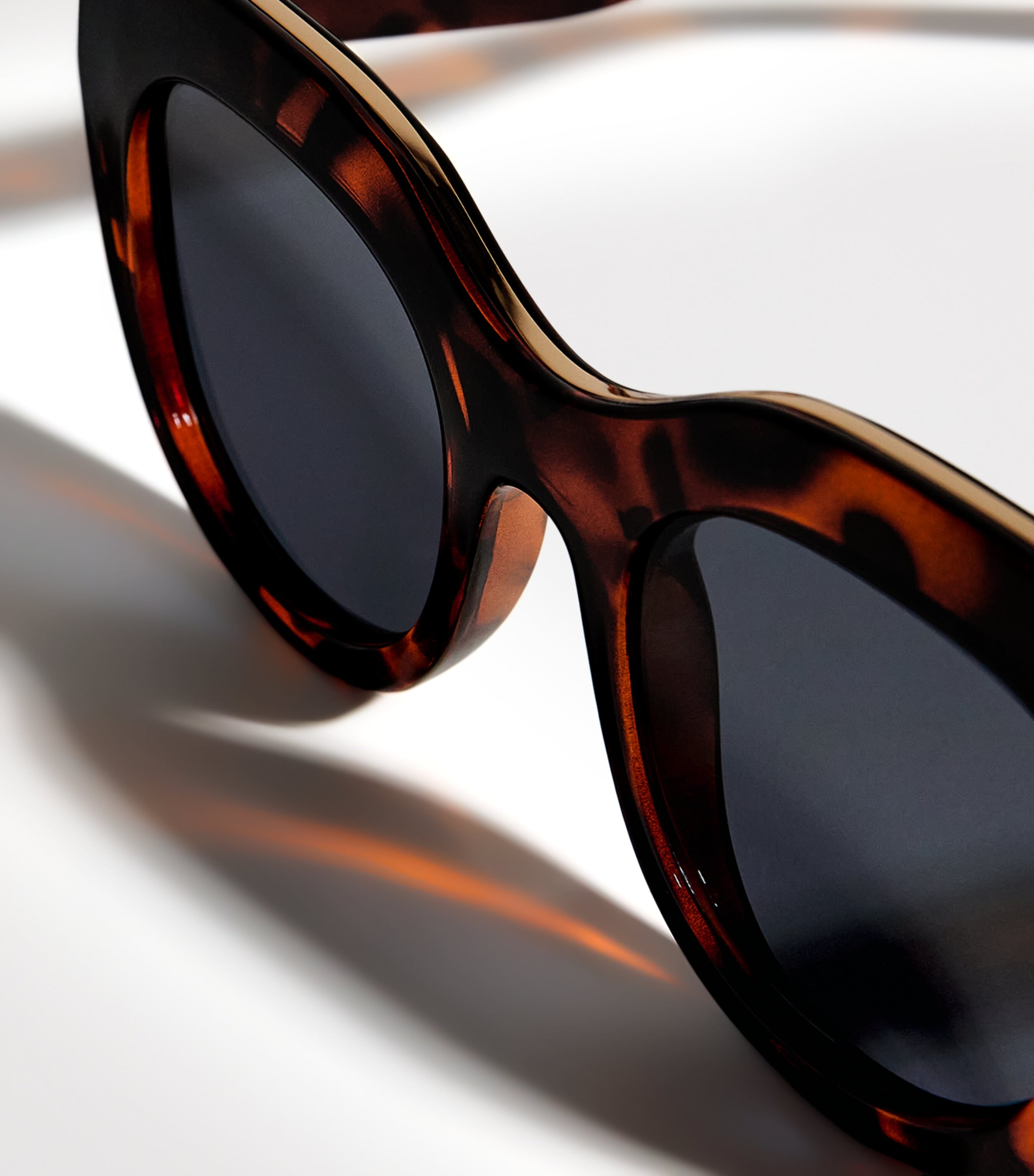 Le Specs Oversized Air Heart Sunglasses Tort Smoke Image 5