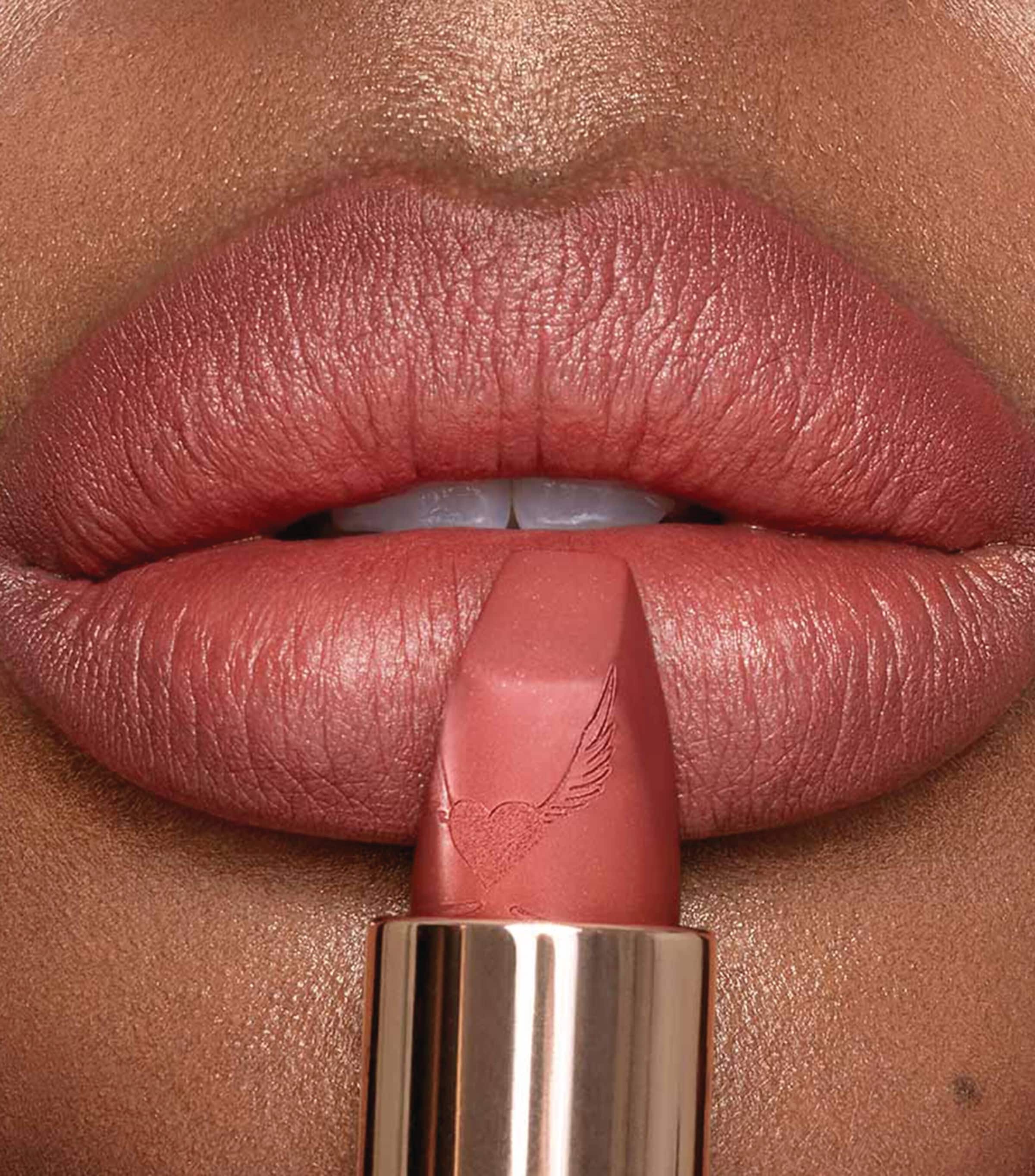 Matte Revolution Lipstick MRS KISSES Image 3