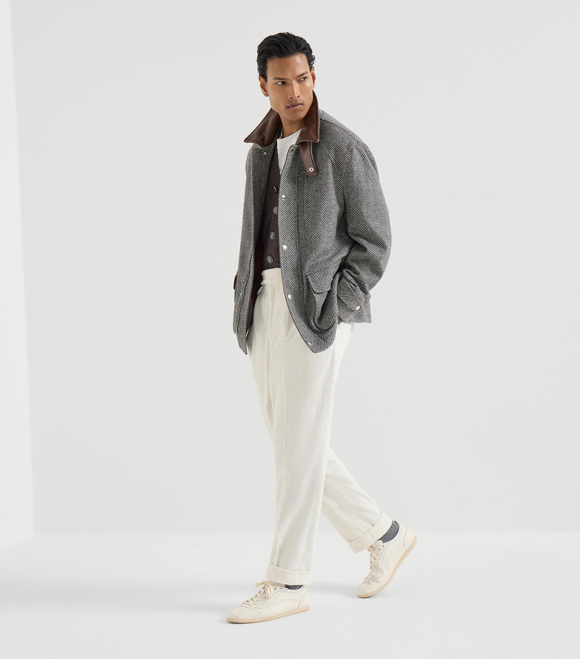 Brunello Cucinelli Mens Cashmere V-Neck Cardigan Image 5