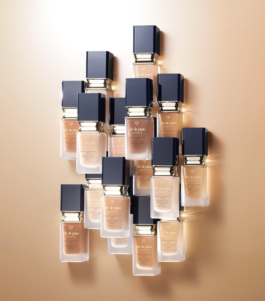 Radiant Fluid Foundation Matte O90 Image 4
