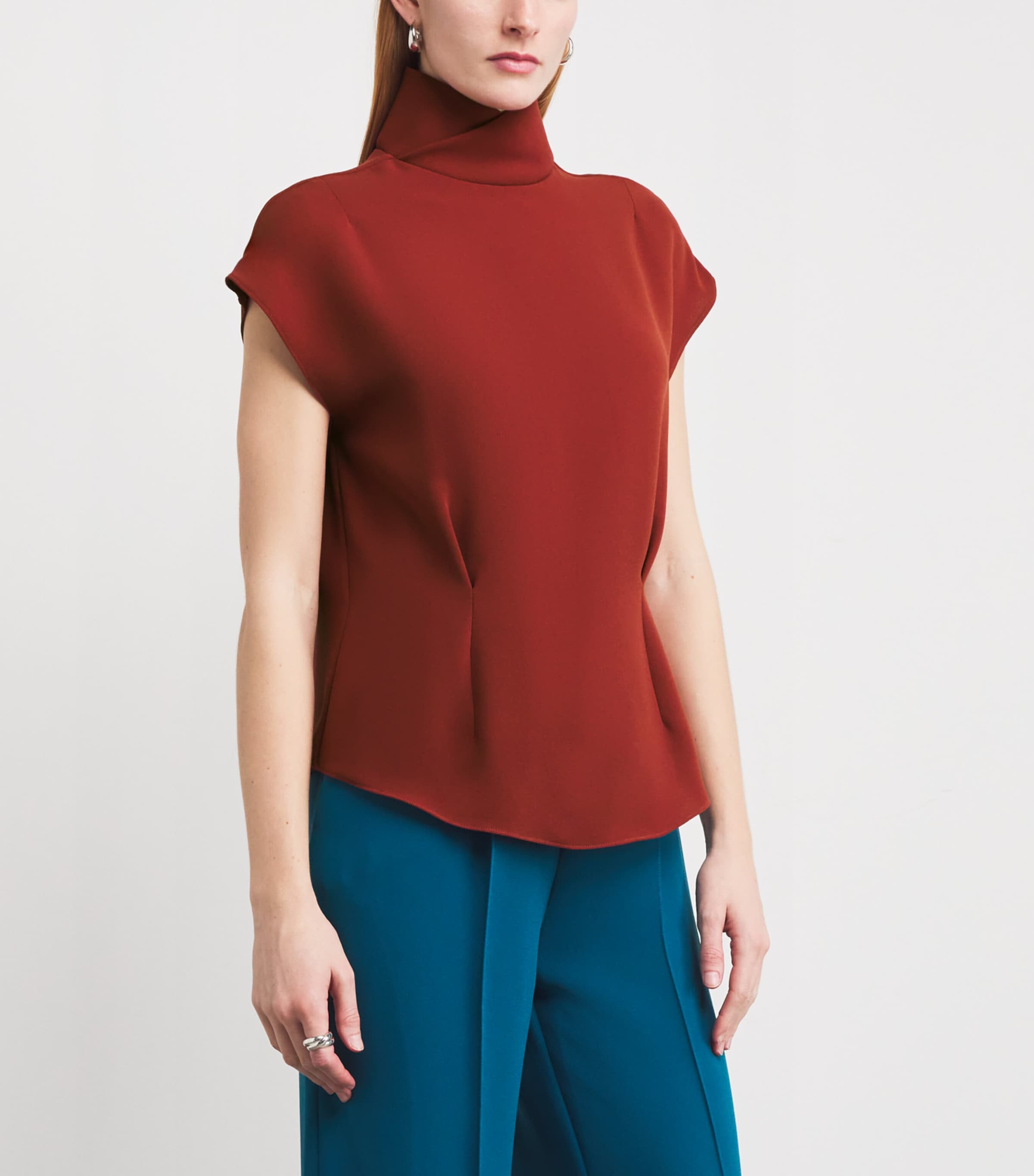 Sleeveless Tulip Blouse CARMINE Image 3