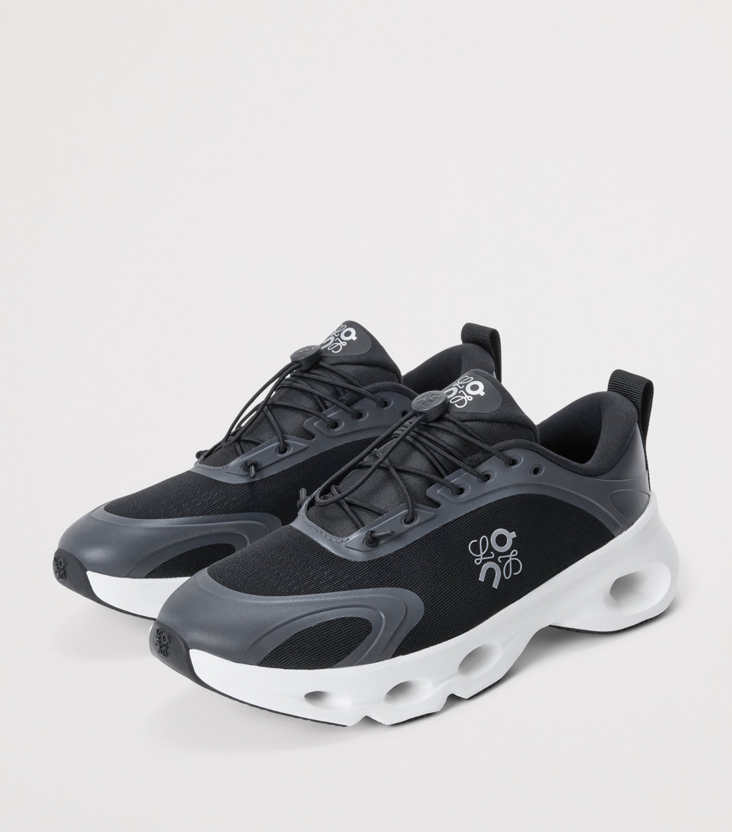 LOEWE × On ブラック スニーカー LOEWE Black LOEWE x On Cloudsolo Sneakers | Harrods UK