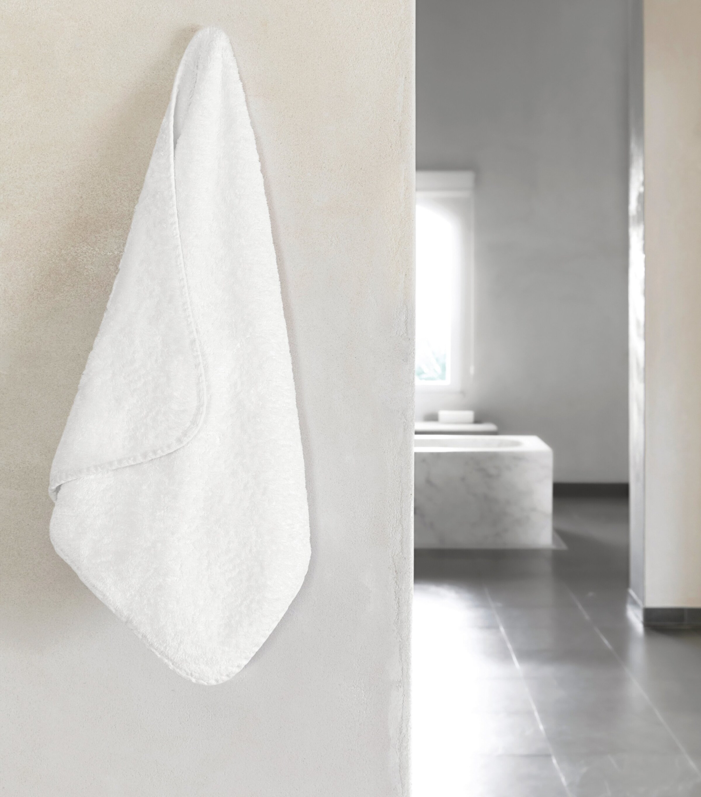GRACCIOZA Grand Egoist Bath Sheet (95cm x 150cm) White Image 2
