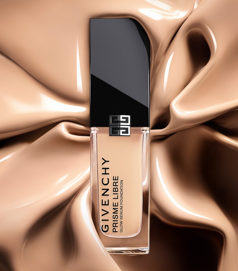 Prisme Libre Glow Serum Foundation 6.7N Image 5