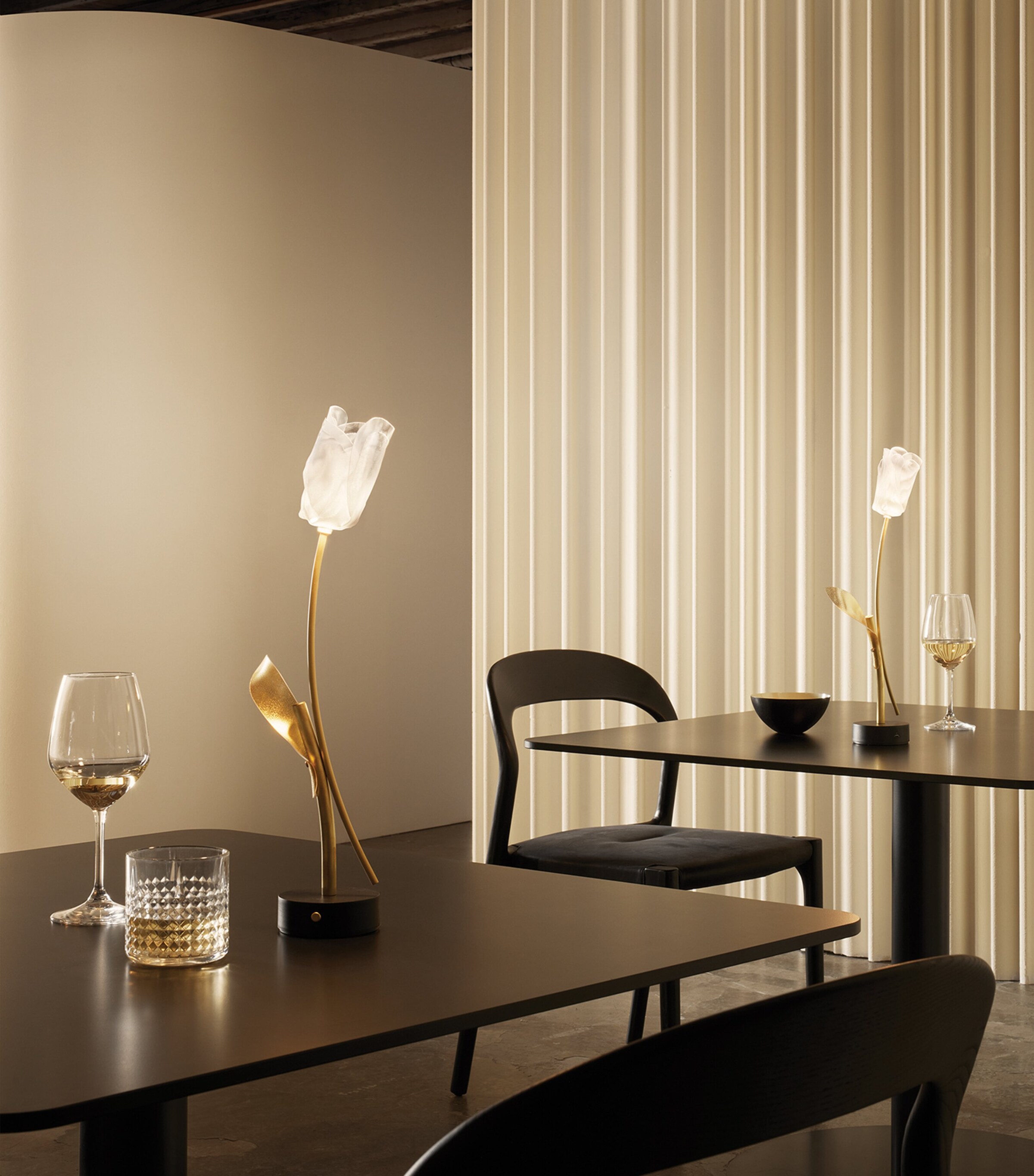 Tulip Battery Table Lamp WHITE & GOLD Image 2