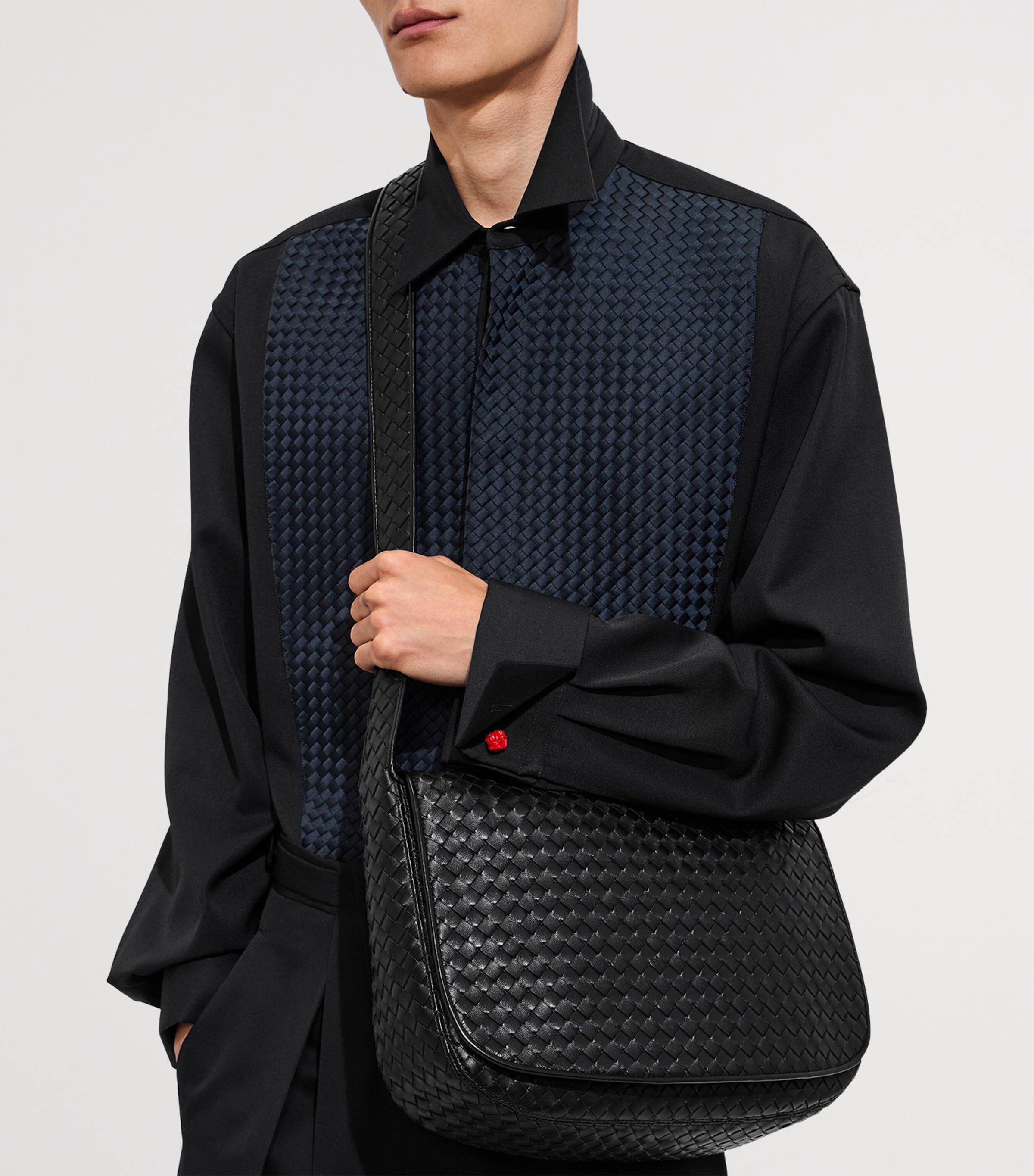 Bottega Veneta Large Leather Veneto Messenger Bag Image 2