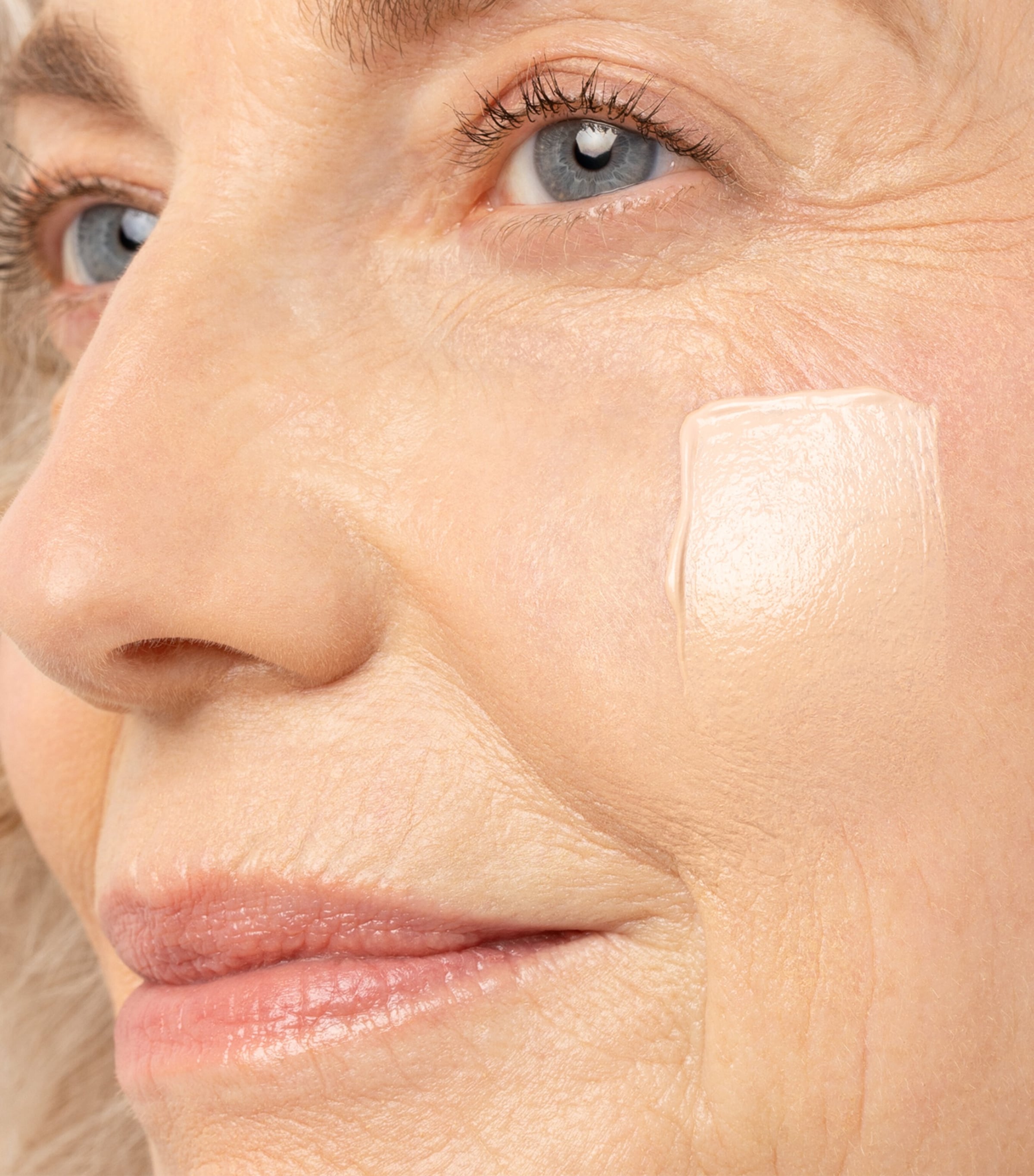 Just Skin Tinted Moisturiser SPF 15 BLISS Image 3