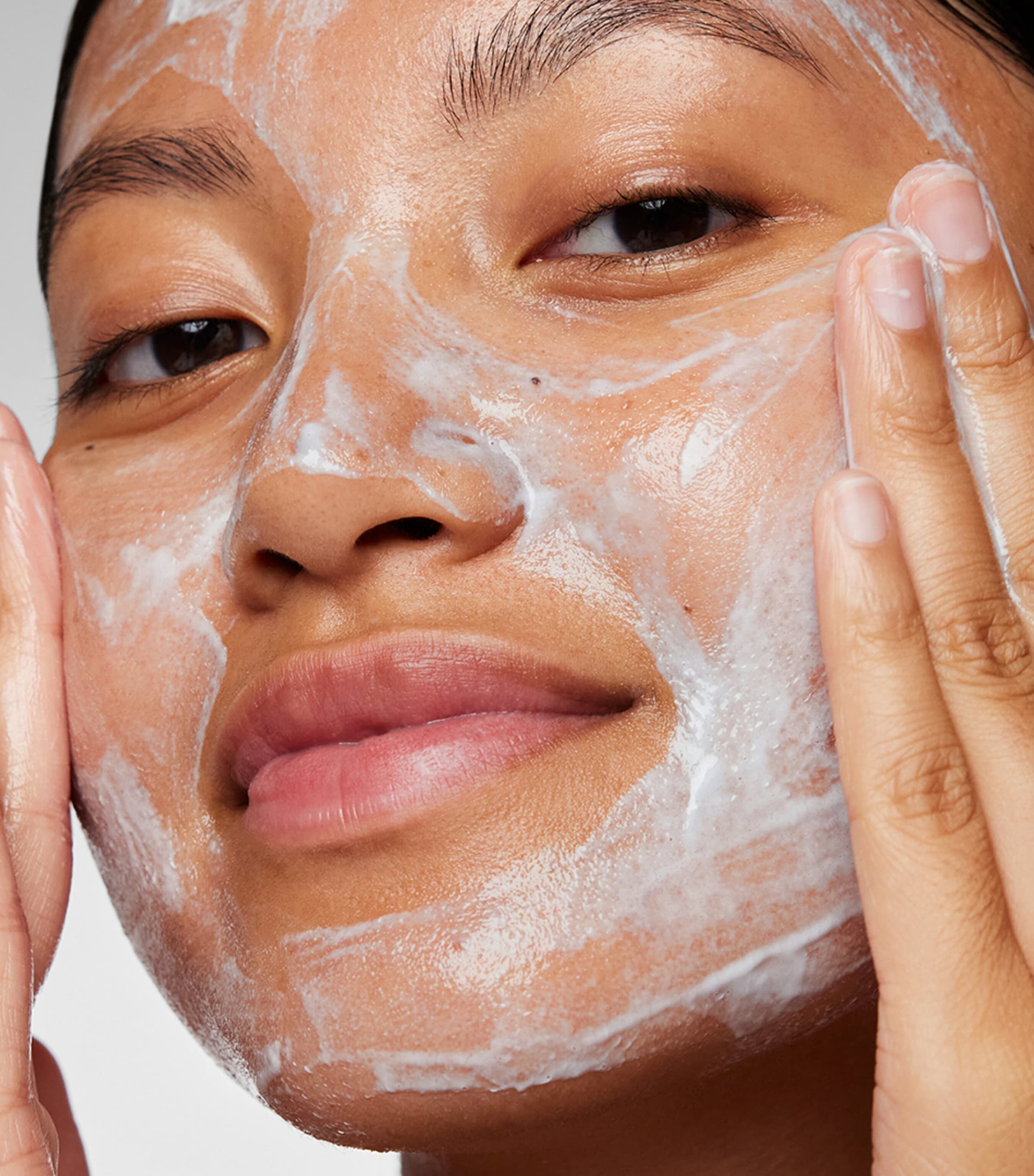 Magnetic Afterglow Cleanser (295ml) NO COLOUR Image 5