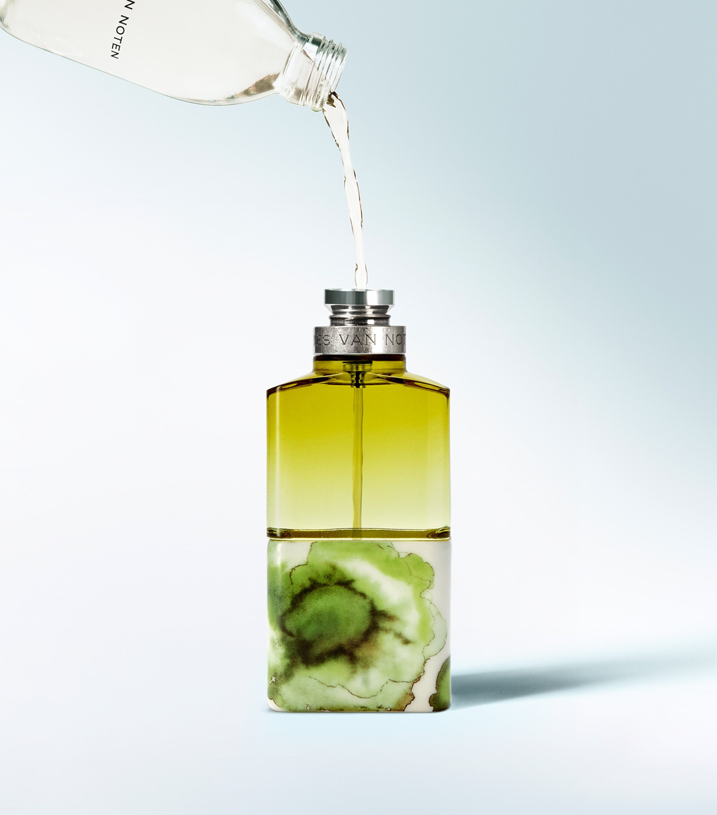 DRIES VAN NOTEN Vanille Camouflage Eau de Parfum (200ml) - Refill Image 4