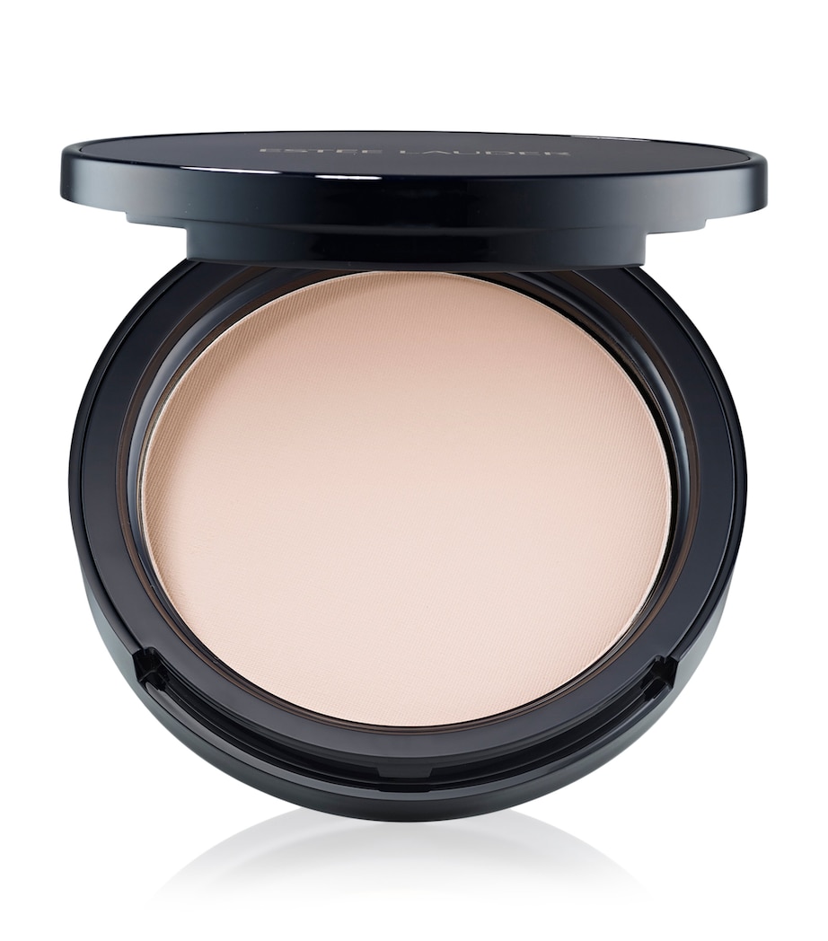 Double Wear Stay-In-Place Matte Powder Foundation LIGHT Image 1