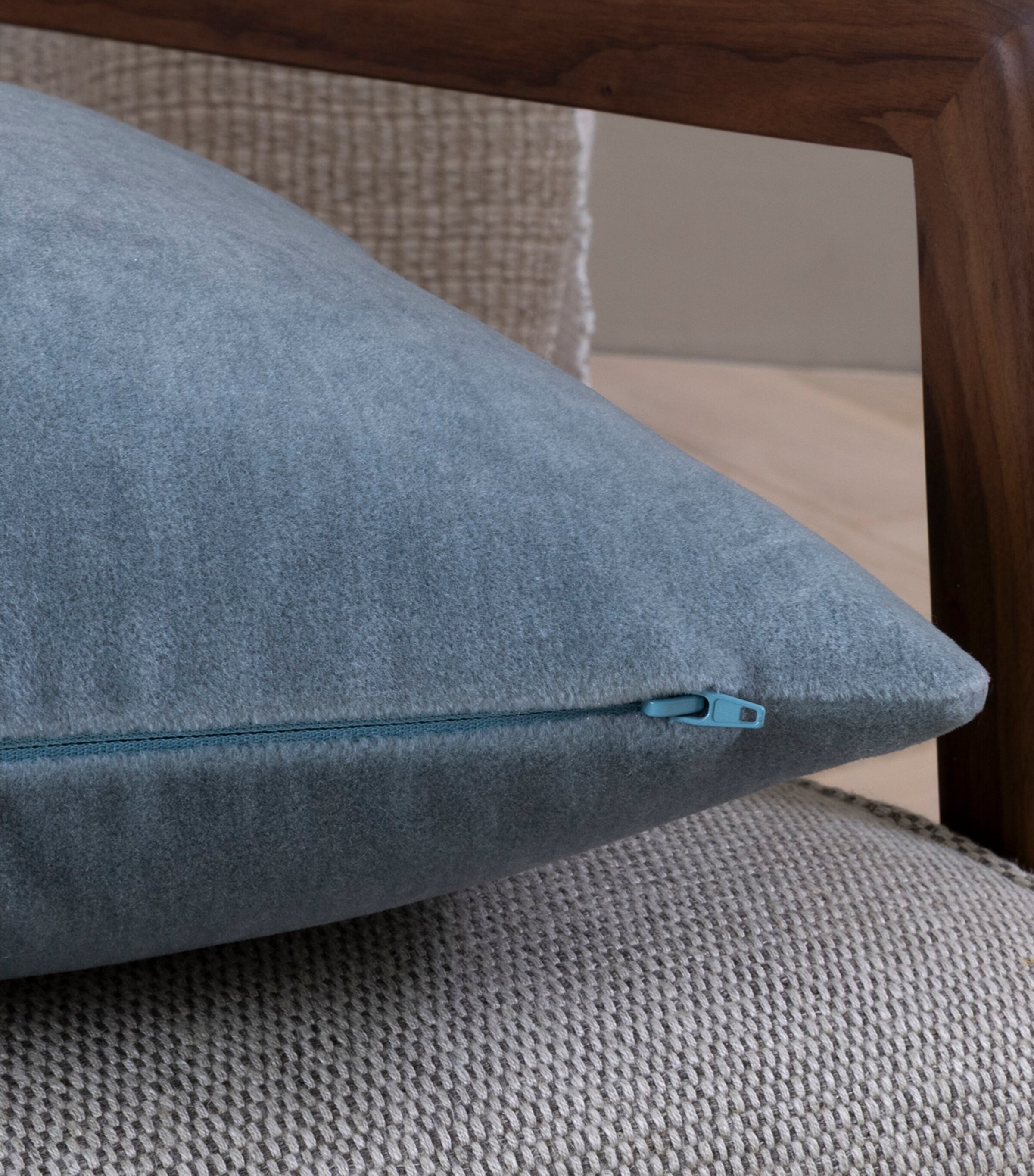 Frette Luxury Velvet Cushion Cover (50cm x 50cm) Rainy Sky Image 3