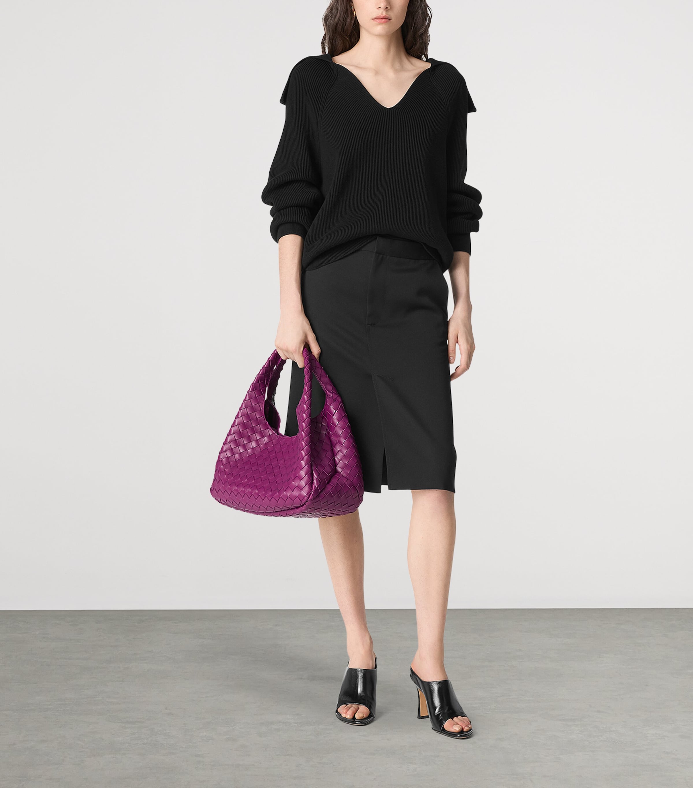 Medium Leather Intrecciato Campana Shoulder Bag 5229 Image 4