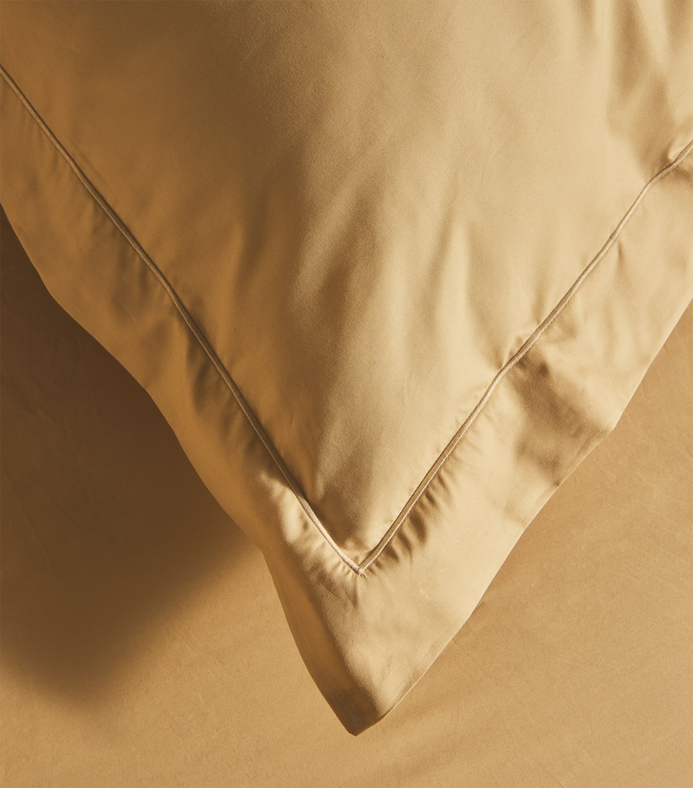 Harrods of London Chester Emperor Fitted Sheet (215cm x 215cm) Natural Image 4