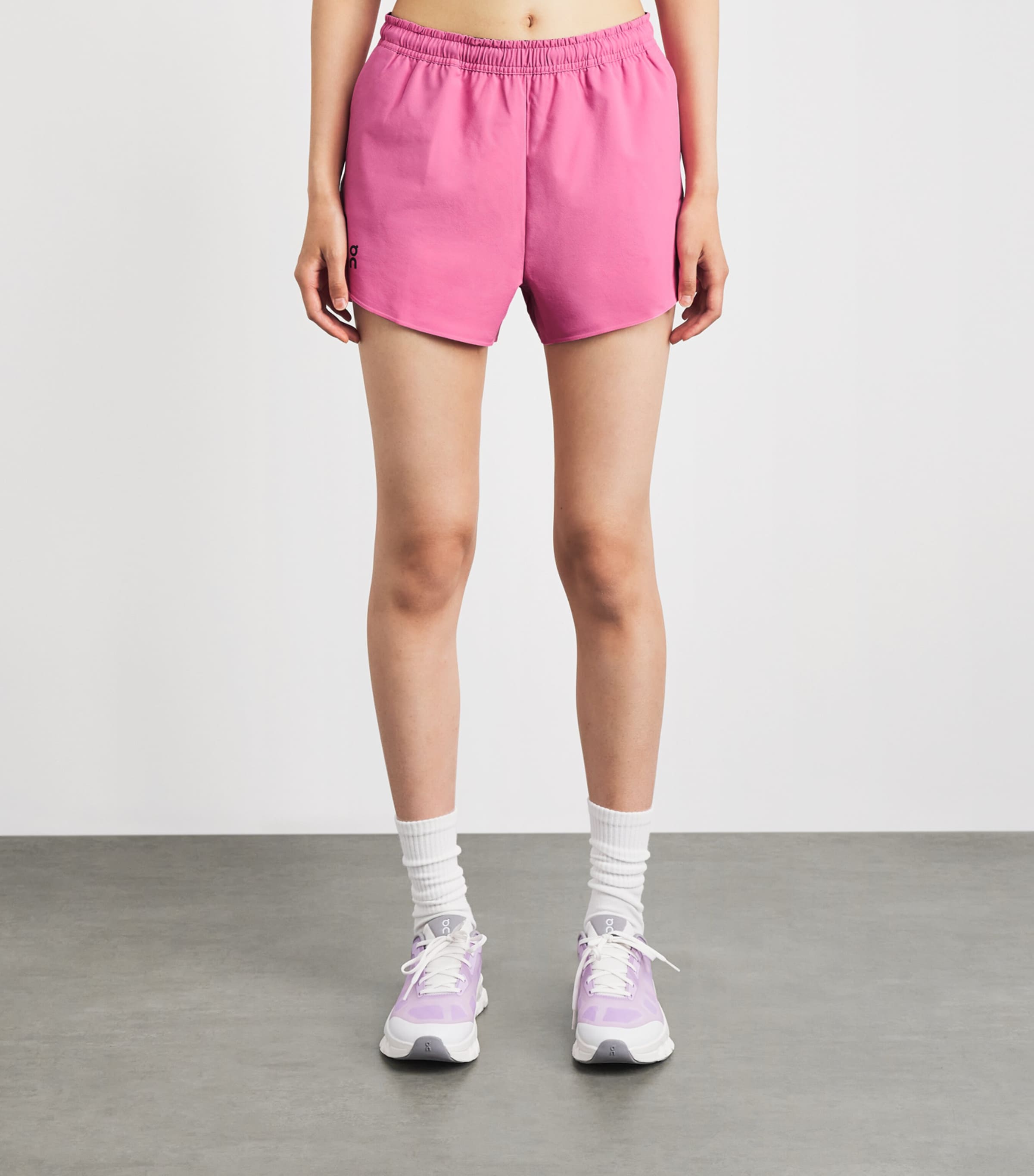 On Womens Train 3" Shorts Bubblegum Image 4