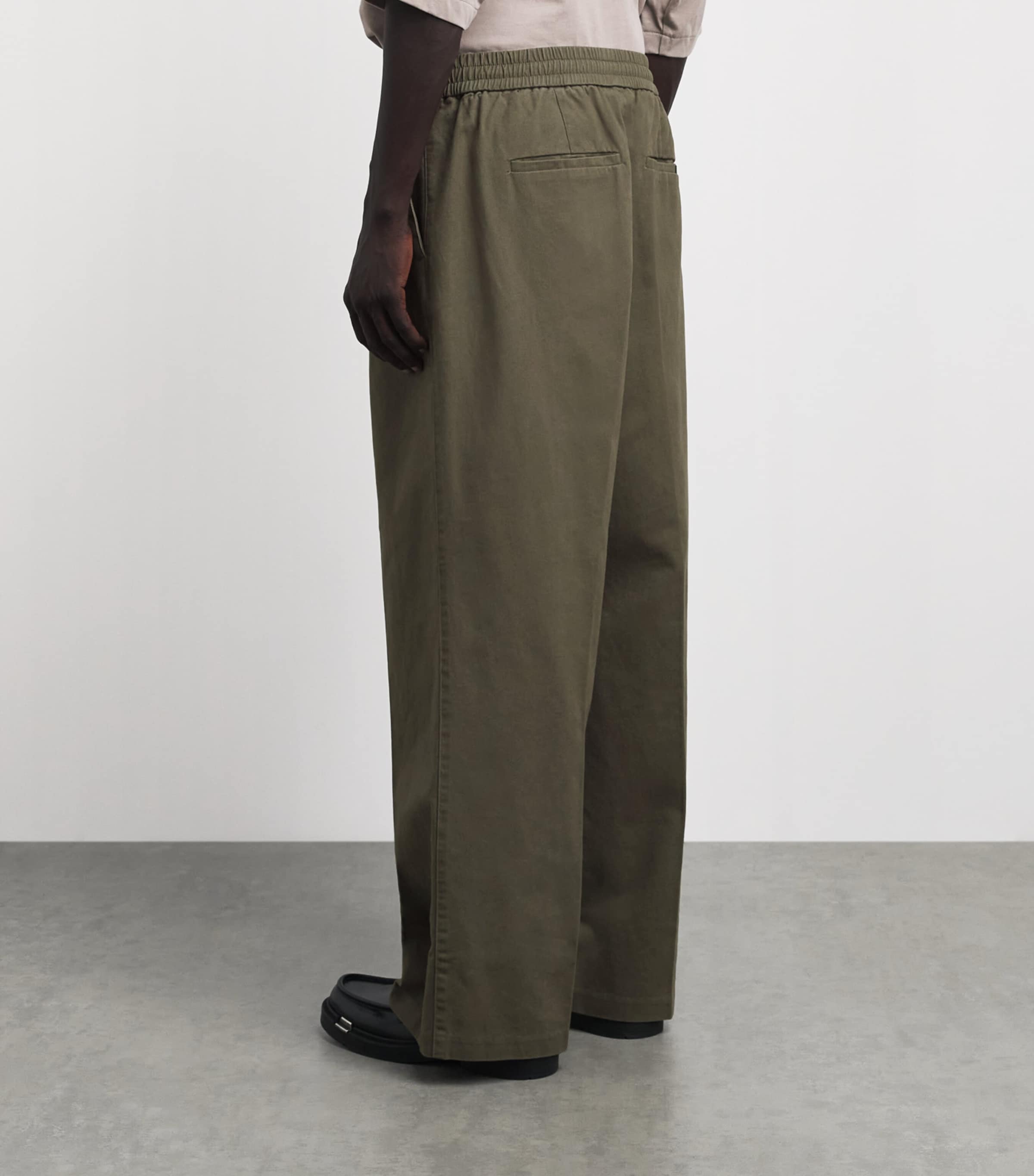 FEAR OF GOD ESSENTIALS Mens Cotton Pleated Drawstring Trousers Moss Image 5