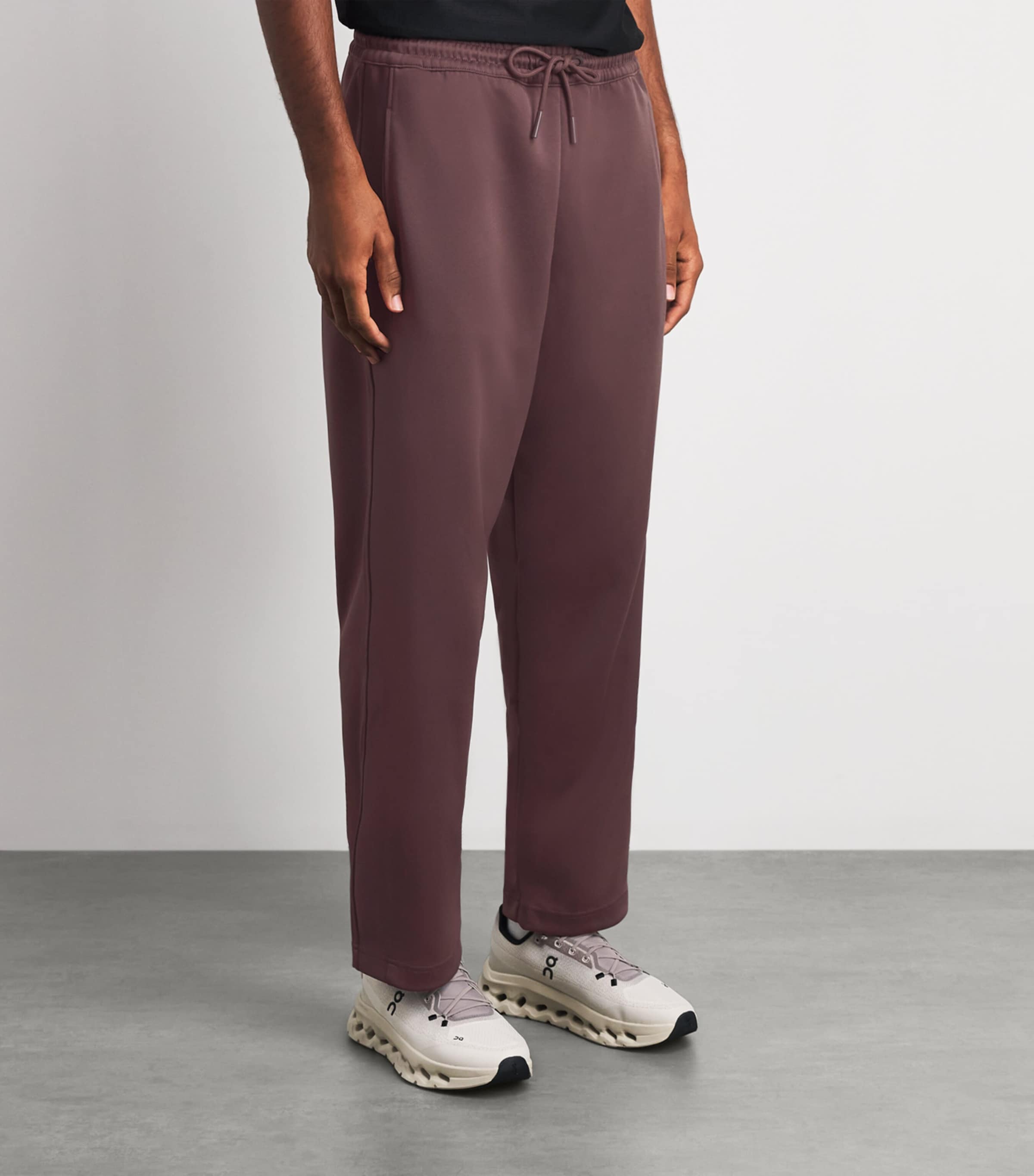 On Mens Courtside Sweatpants Mulberry Image 4