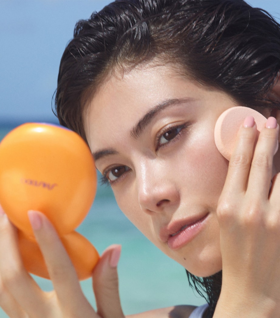 Tanning Compact Foundation SPF10 HO Image 3