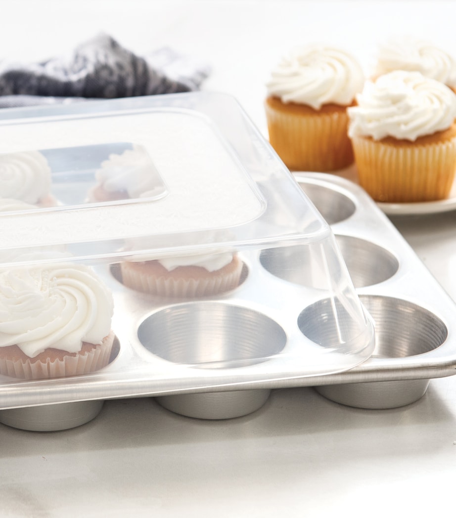 Naturals 12-Cup Muffin Pan with Lid (34cm x 25cm) SILVER Image 3