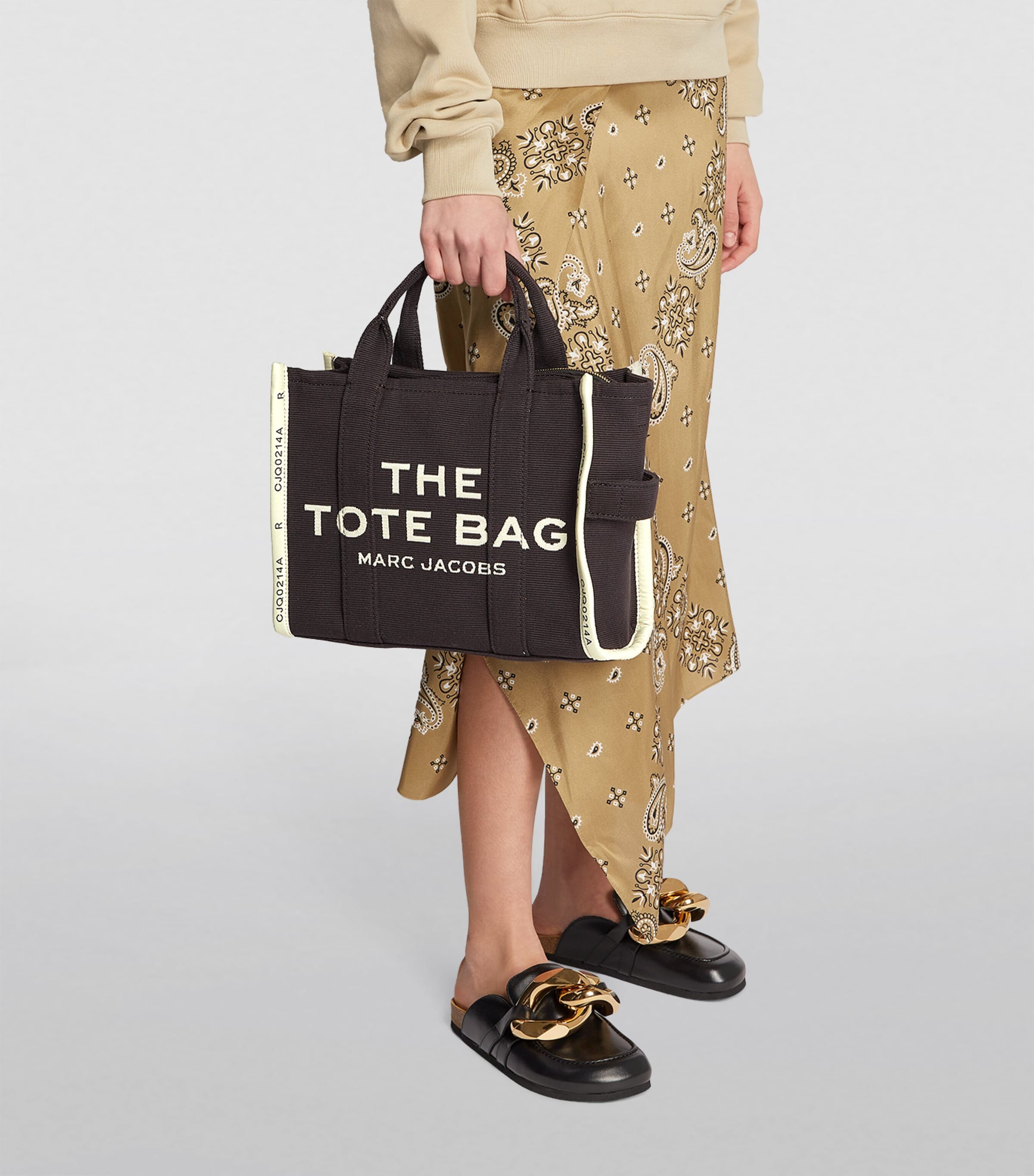 バッグ MARC JACOBS THE TOTE BAG MARC JACOBS The Medium Tote Bag - Black | Very