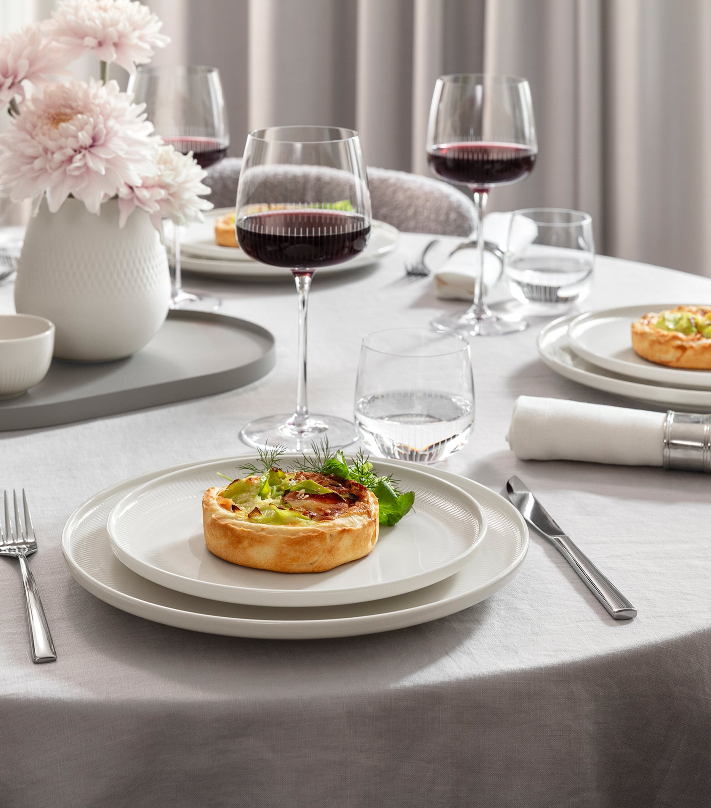 Set of 6 Porcelain Afina Flat Plates (27cm) WHITE Image 2