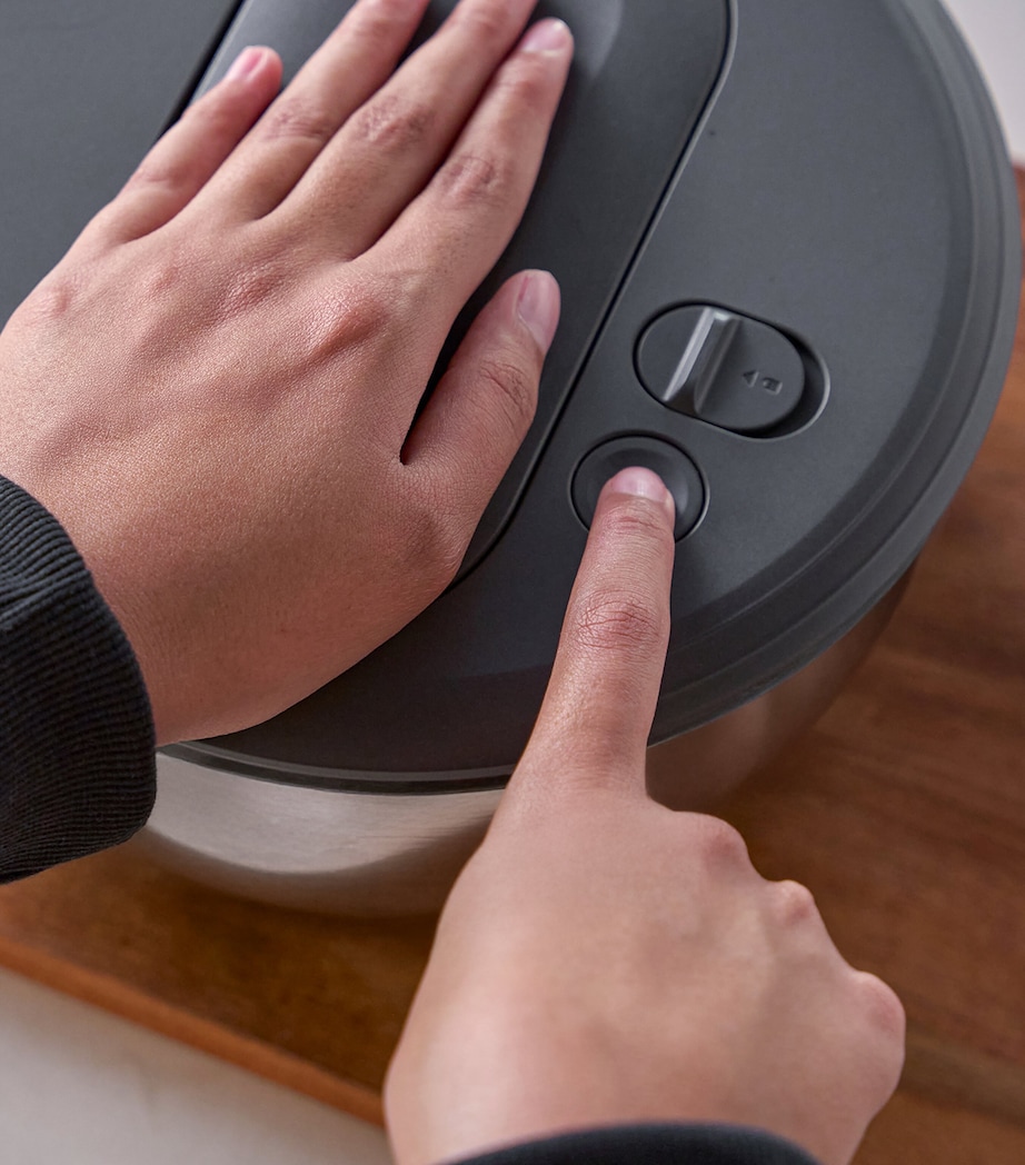 Large Swift Dry Salad Spinner BELUGA GREY Image 4