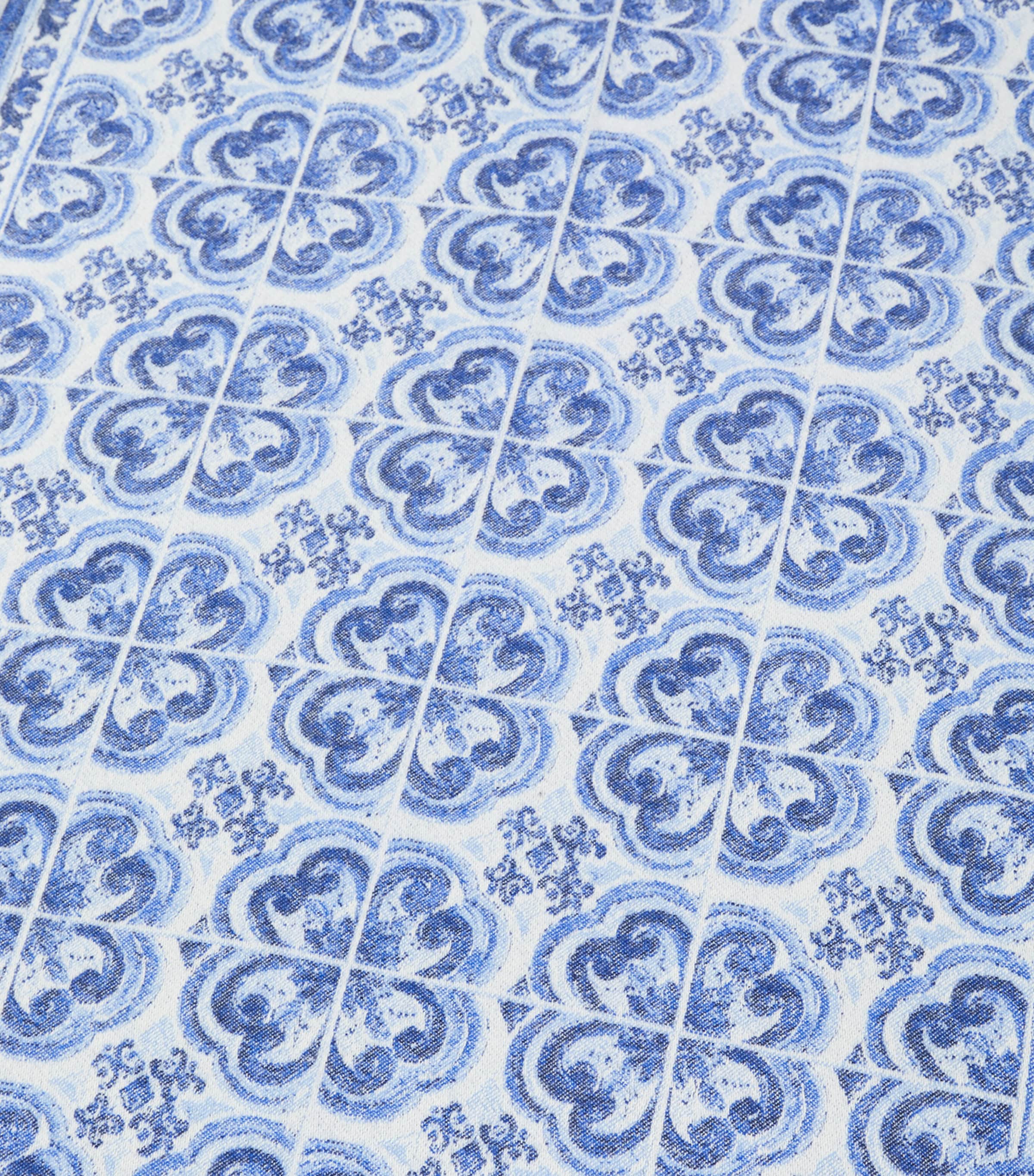 Cashmere Blu Mediterraneo Throw (140cm x 180cm) UB001 BLU MEDITERRAN Image 4