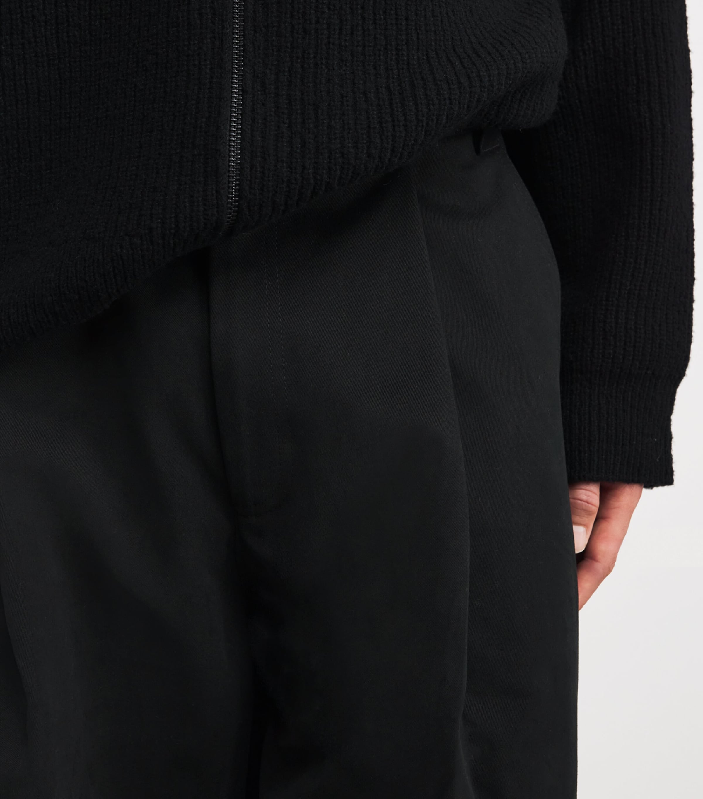 Studio Nicholson Mens Cotton Pleated Sorte Trousers Black Image 6