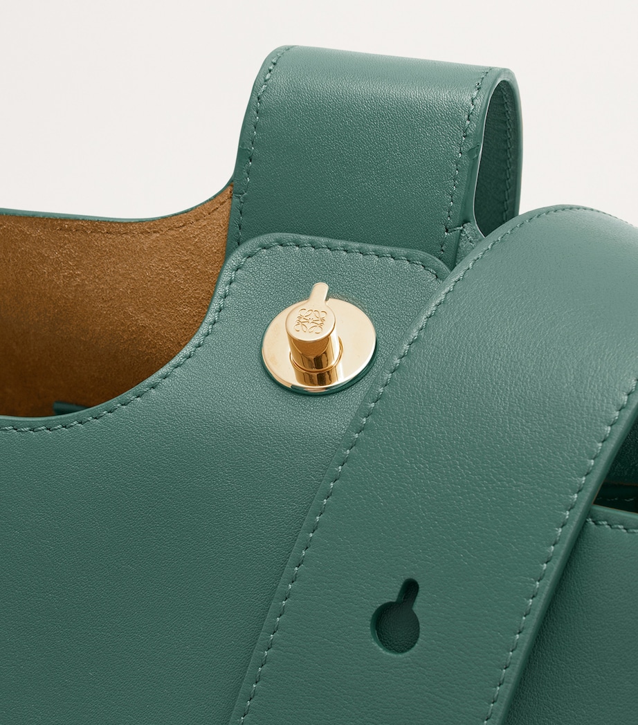 LOEWE Medium Leather Pebble Bucket Bag Vetiver Image 6