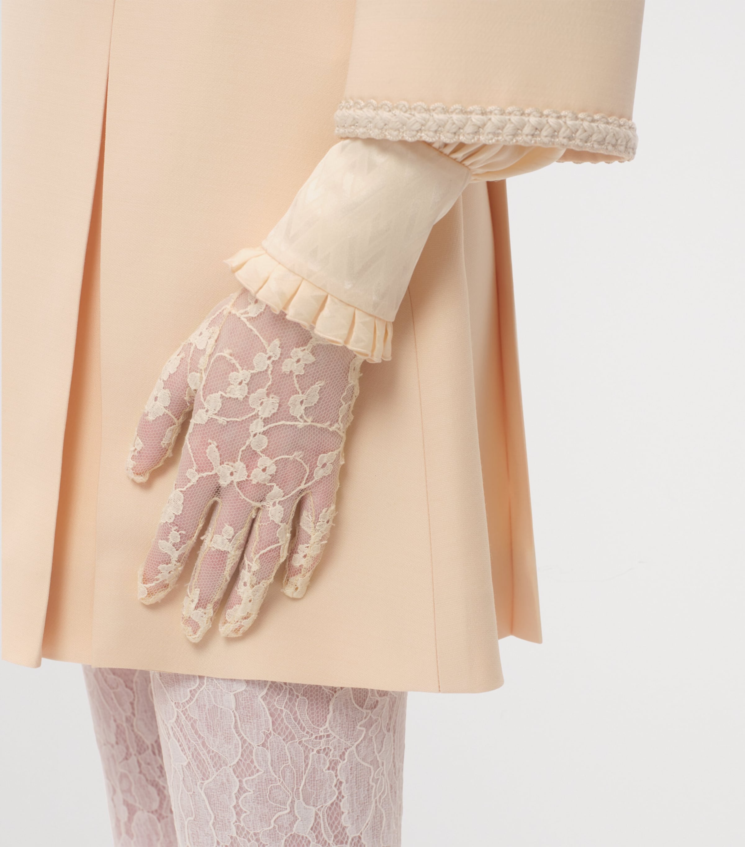 手袋 VALENTINO CREAM MESH GLOVES Valentino Garavani Cream Mesh Gloves | italist