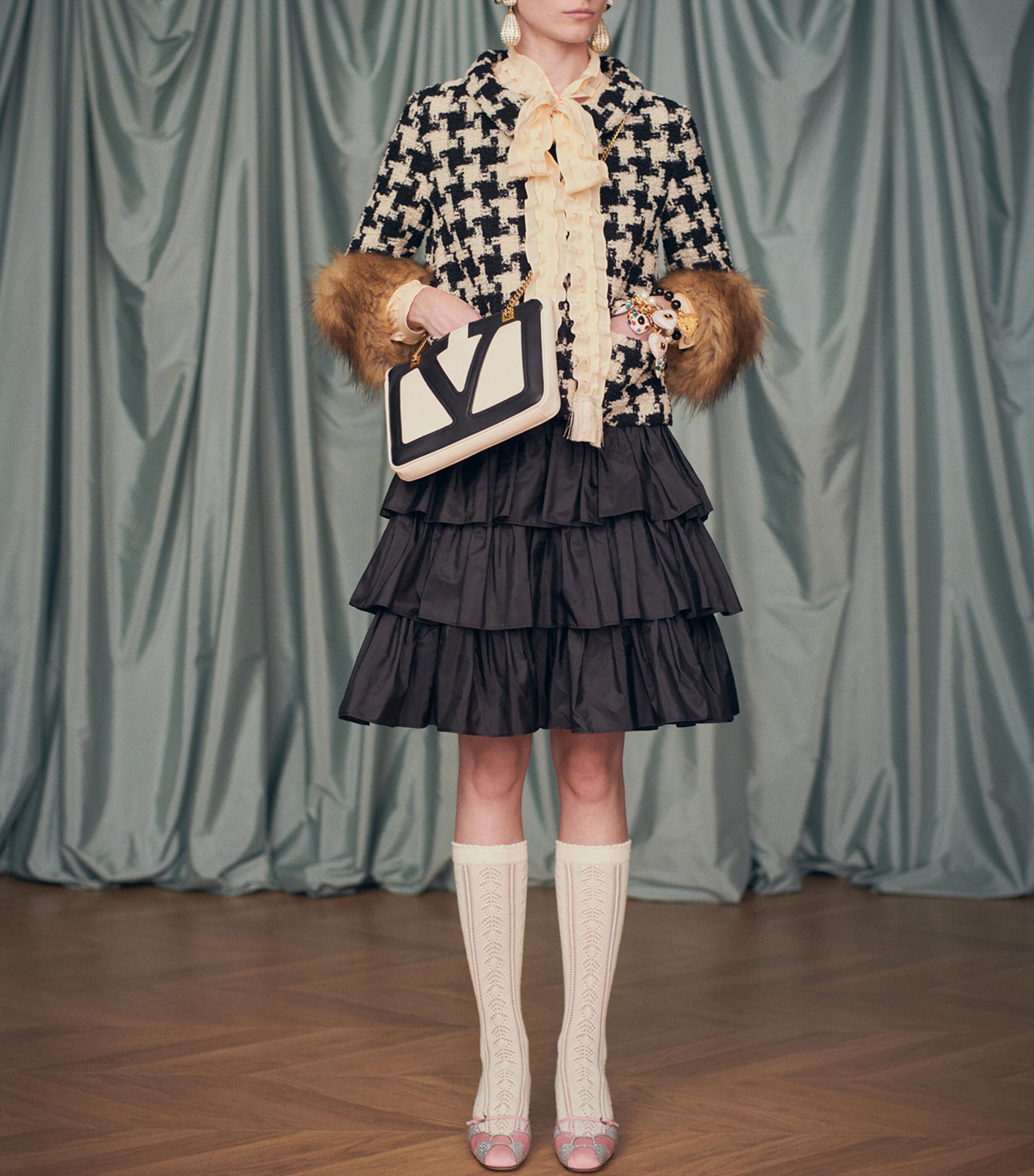 VALENTINO Cotton socks with l vlogo detail ソックス VALENTINO GARAVANI Embellished pointelle-knit cotton socks