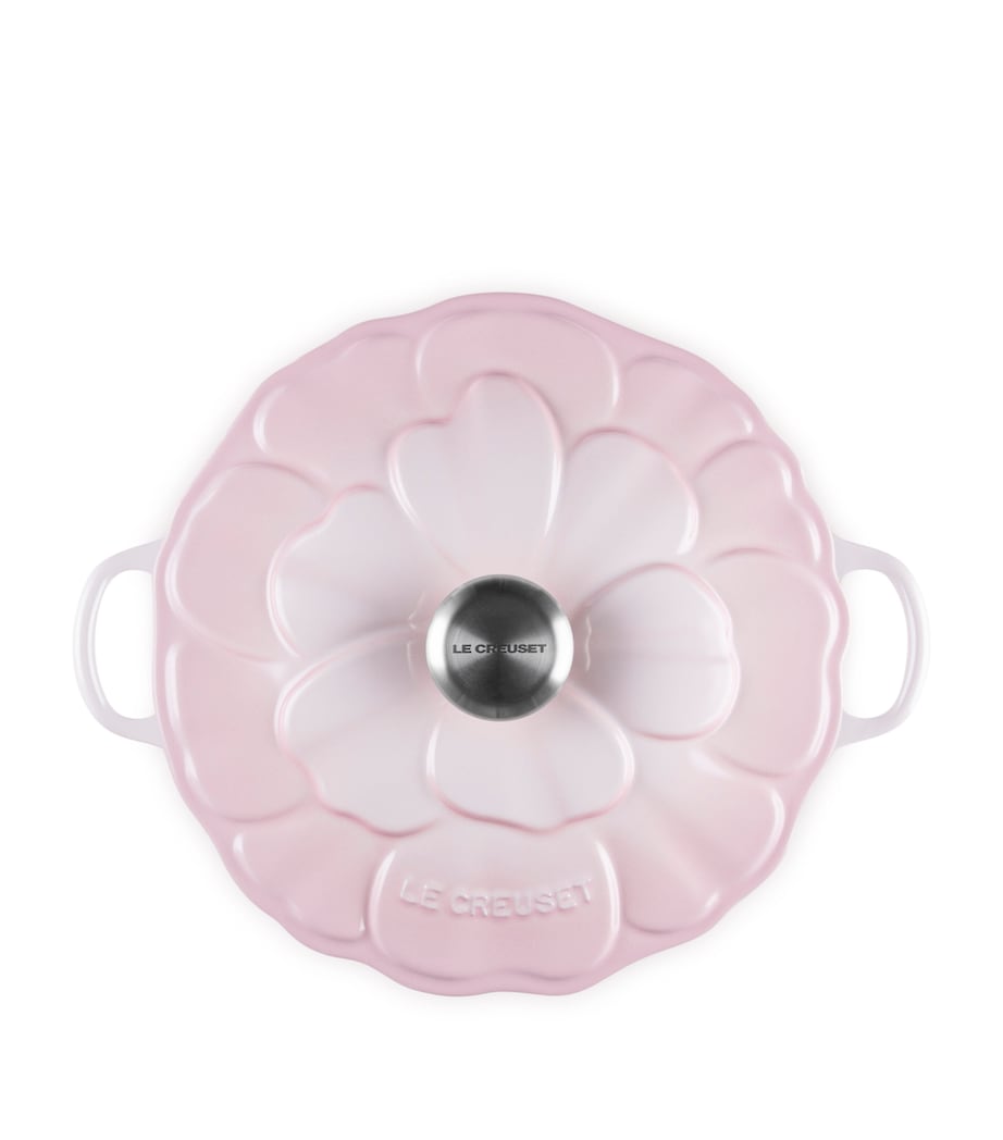 Cast Iron Petal Shallow Casserole Dish (26cm) SHELL PINK Image 3