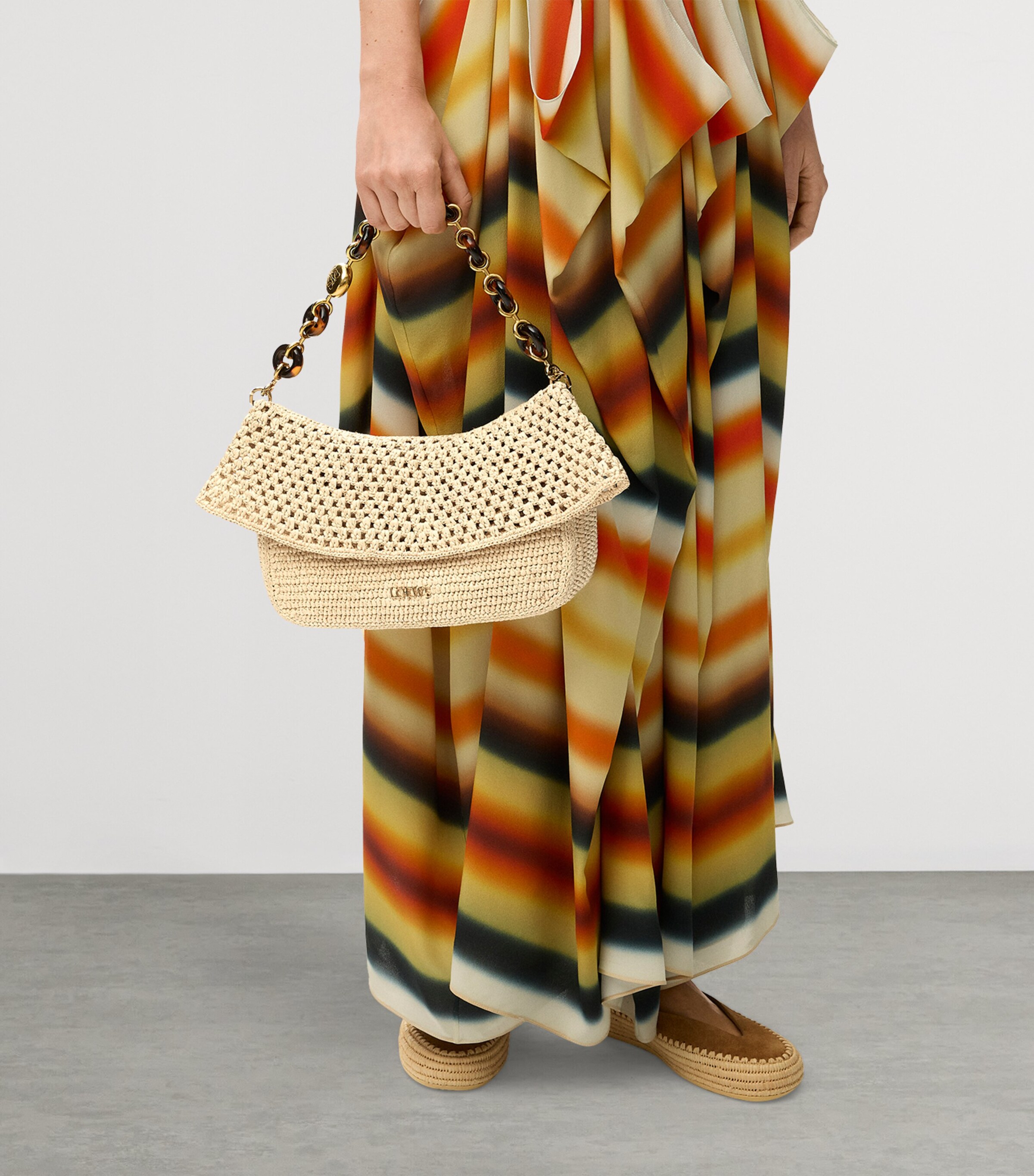 LOEWE x Paula's Ibiza Medium Raffia Ola Bag Shoulder Bag Natural Image 2