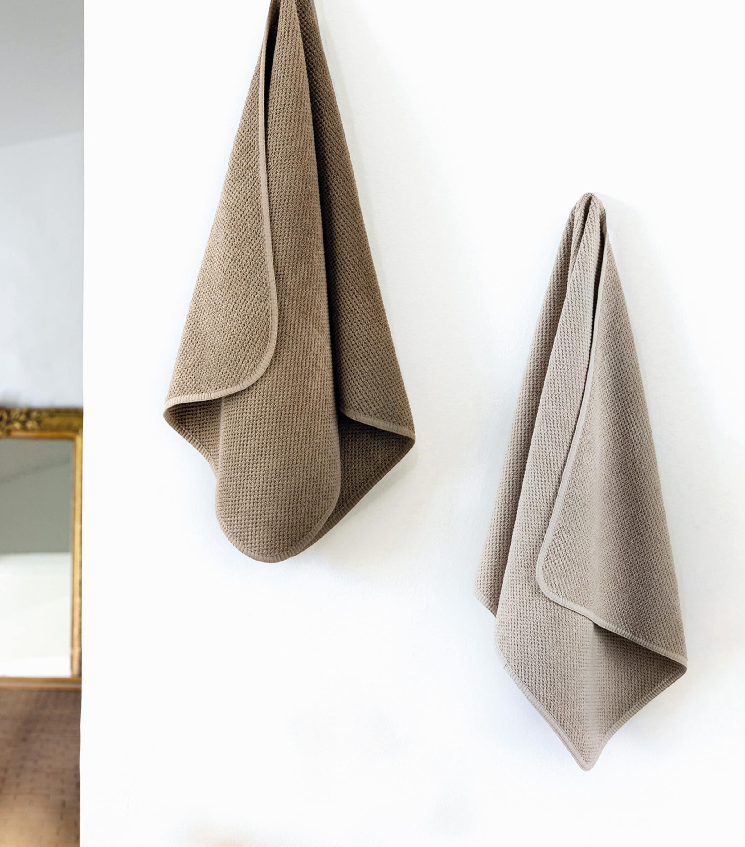 Set of 5 Bee Waffle Washcloths (30cm x 30cm) NATURAL Image 4