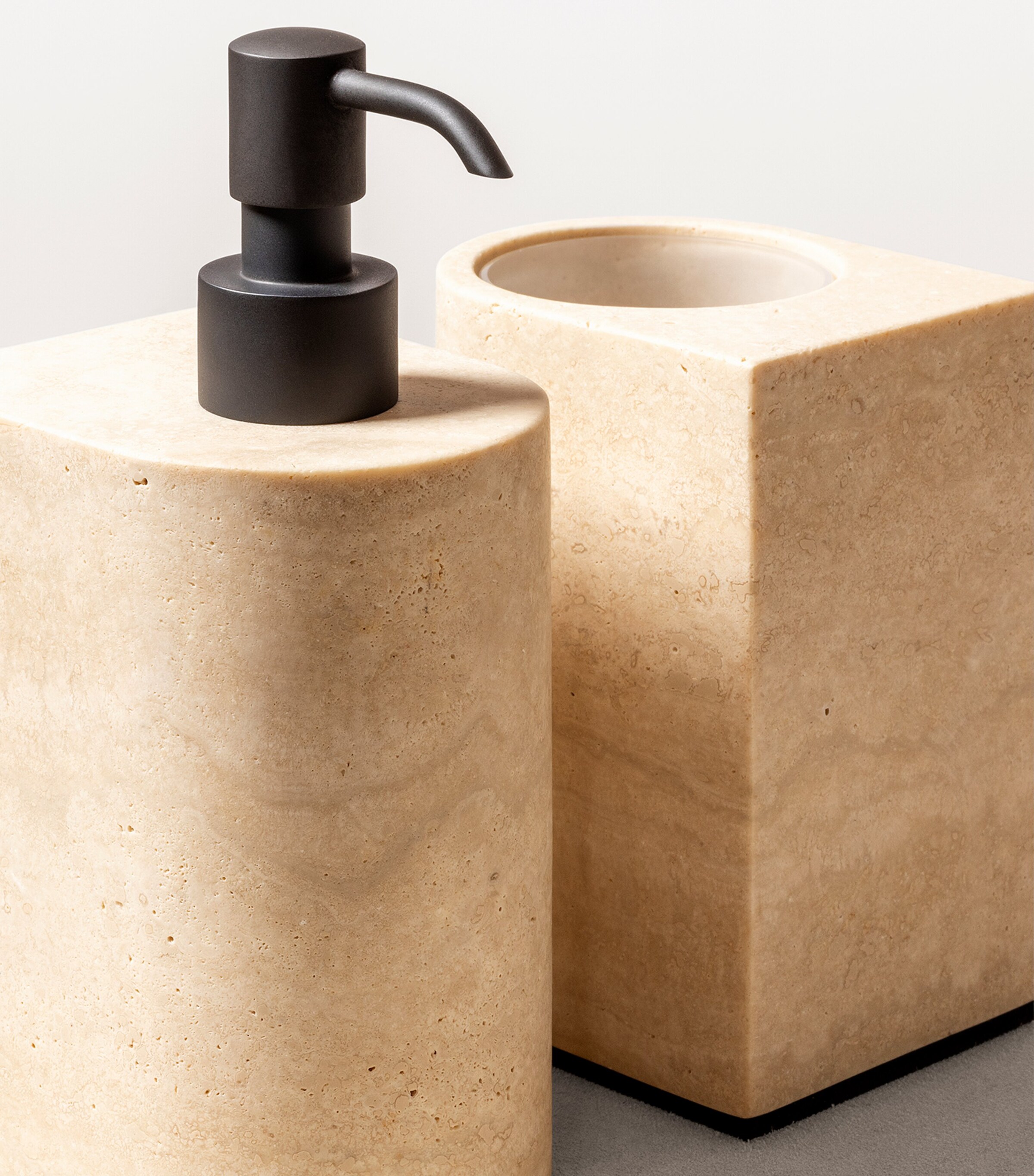 Giobagnara Marble-Effect Nobble Marble Soap Dispenser Travotino Classic Image 2