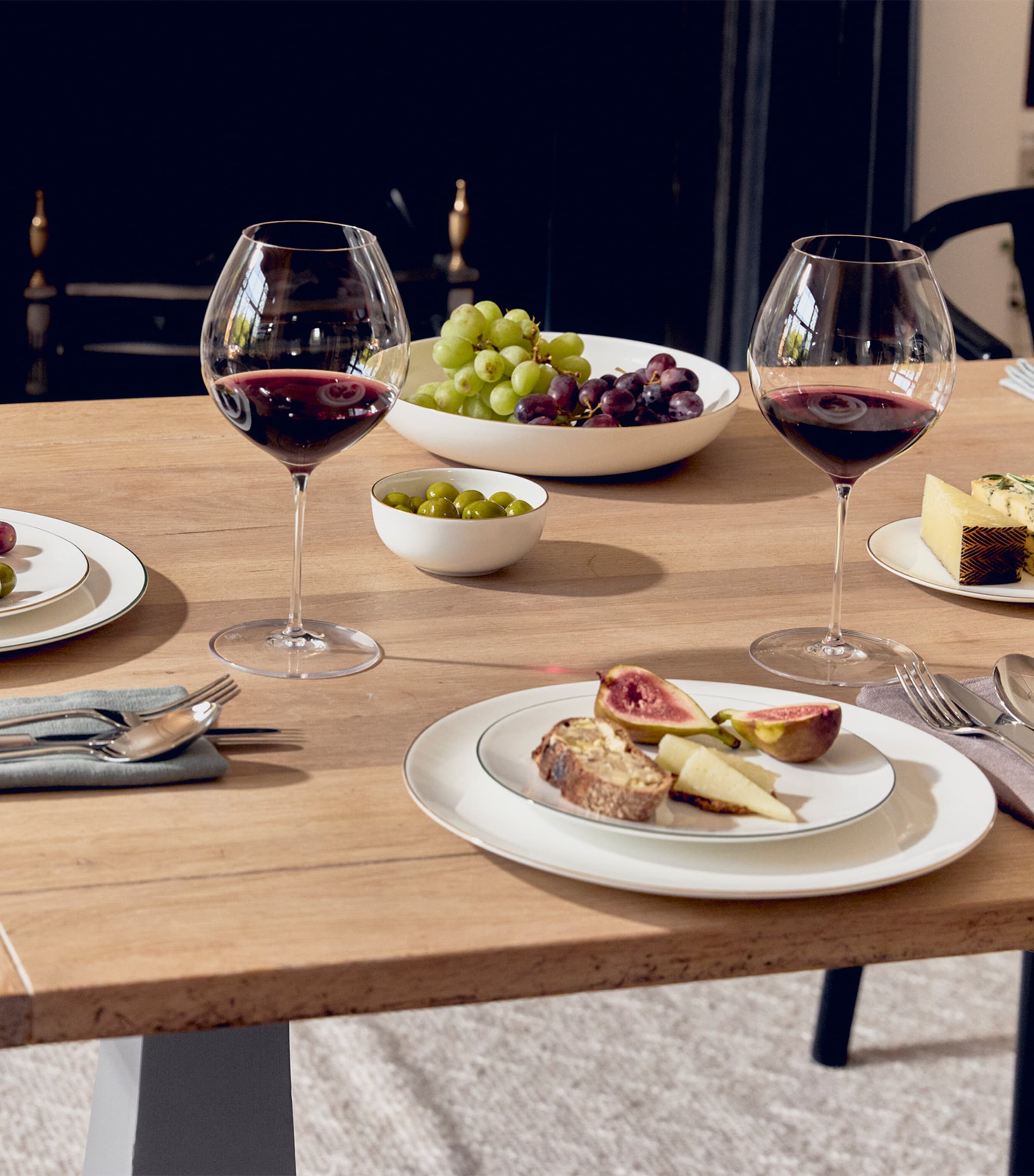 Set of 2 Burgundy Wine Glasses (125ml) CLEAR Image 3