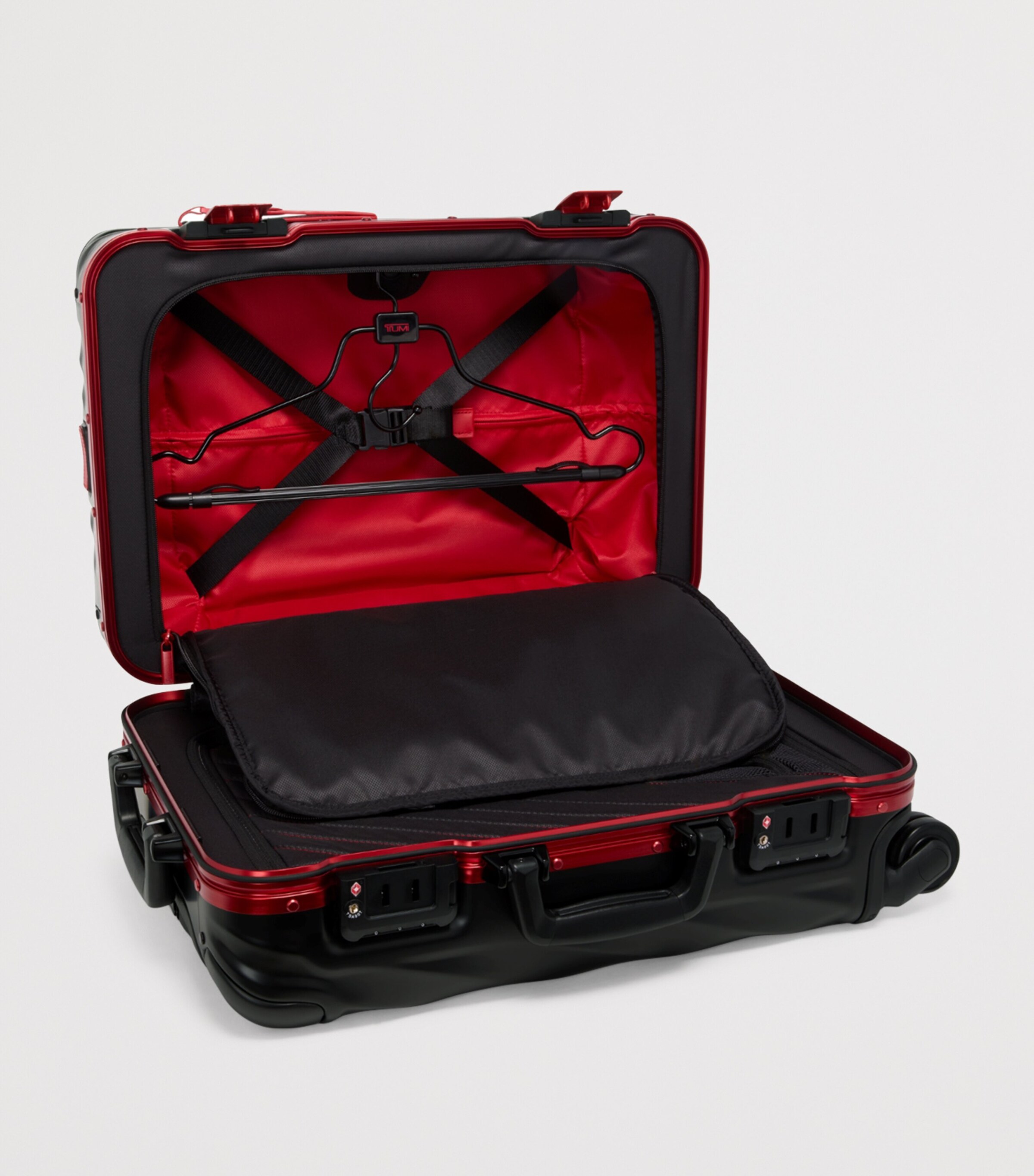 美品TUMI 208D3 赤ロゴ エキスパンダブル MADE IN USA Tumi Black 19 Degree Aluminium Cabin Suitcase (56cm) | Harrods US