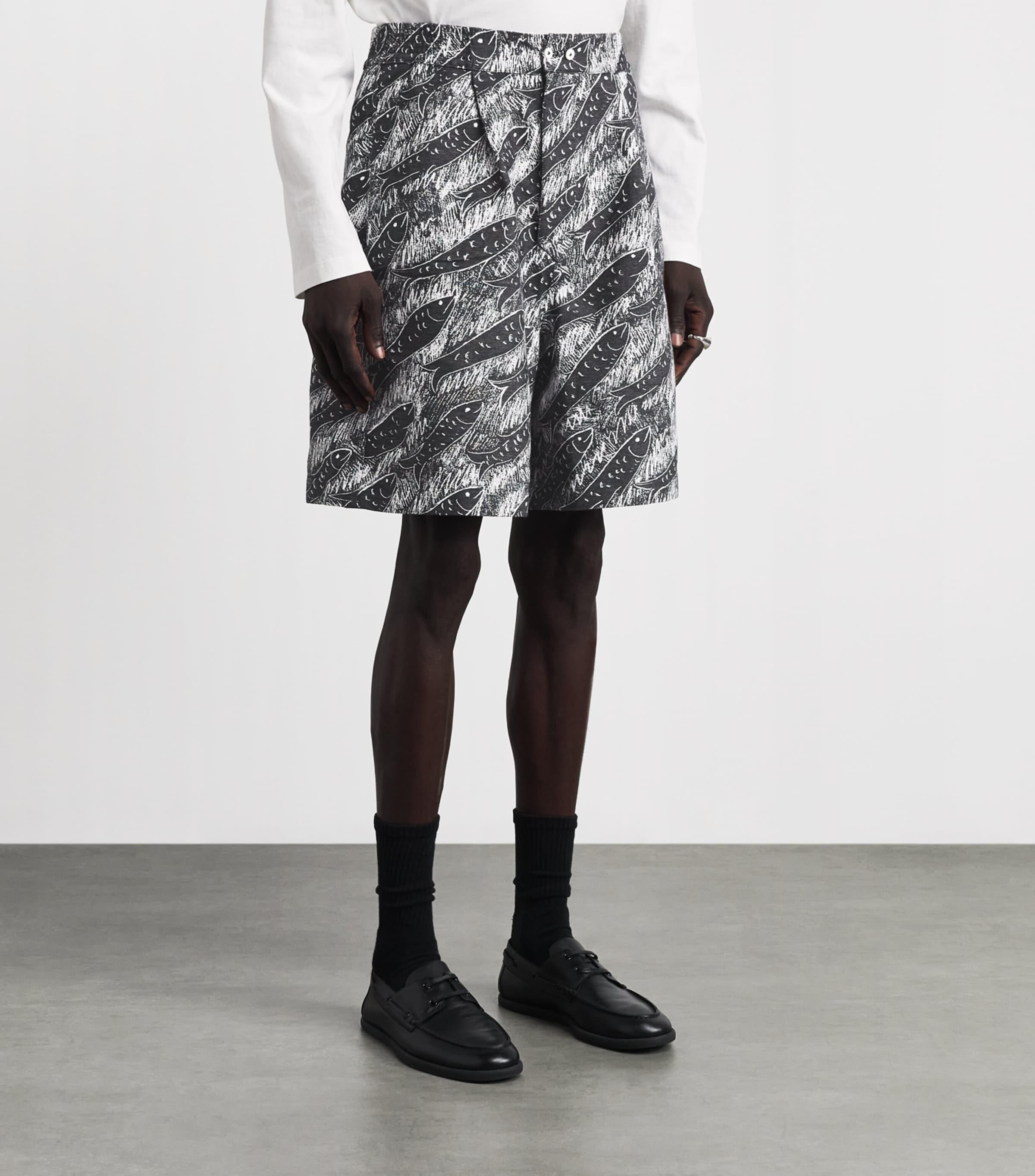 Jacquemus Mens Pleated Pyjama Shorts Jcq Fish Blk/wht Image 4