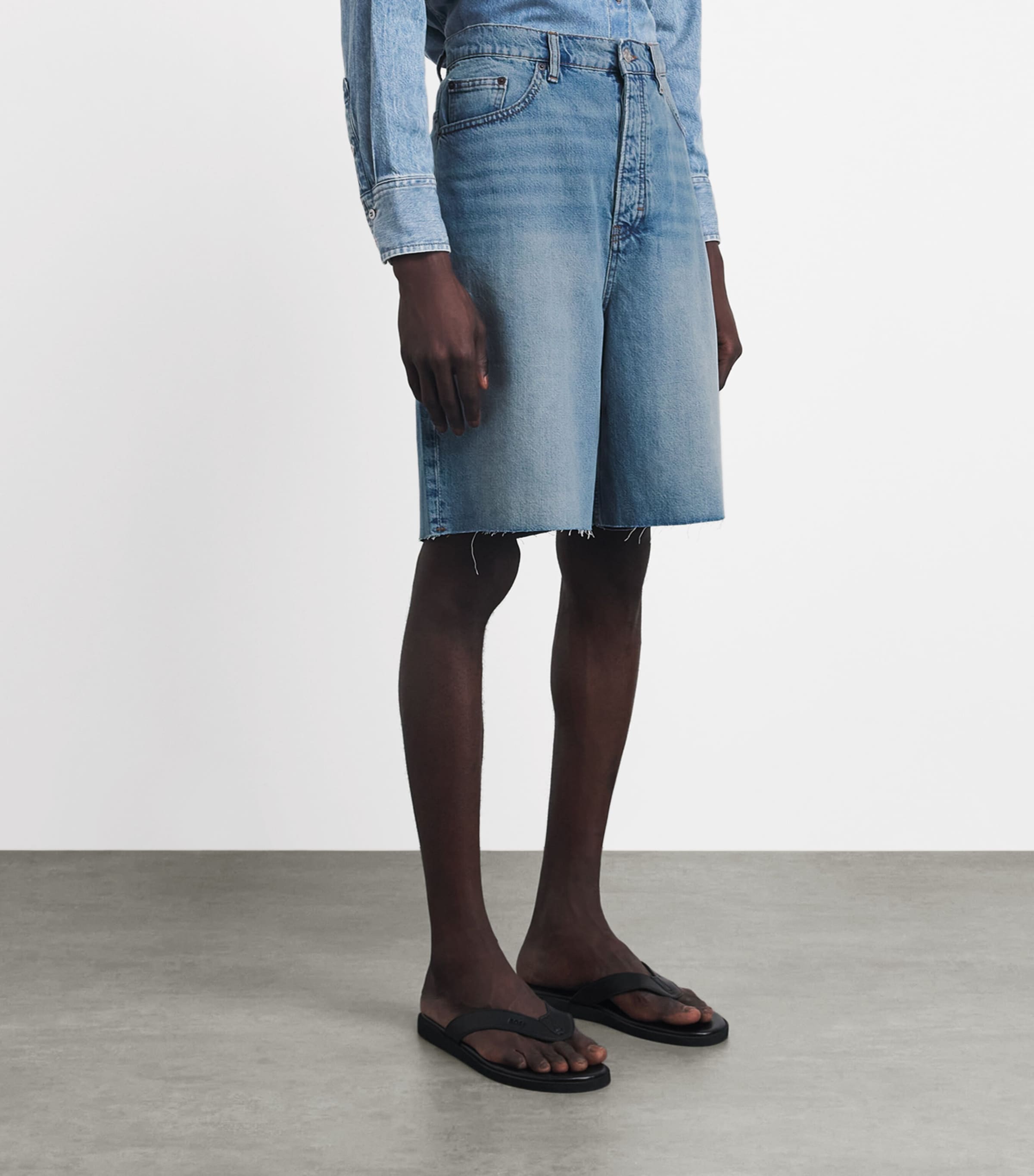FRAME Mens Frayed Wide-Leg Denim Shorts Crus Image 4