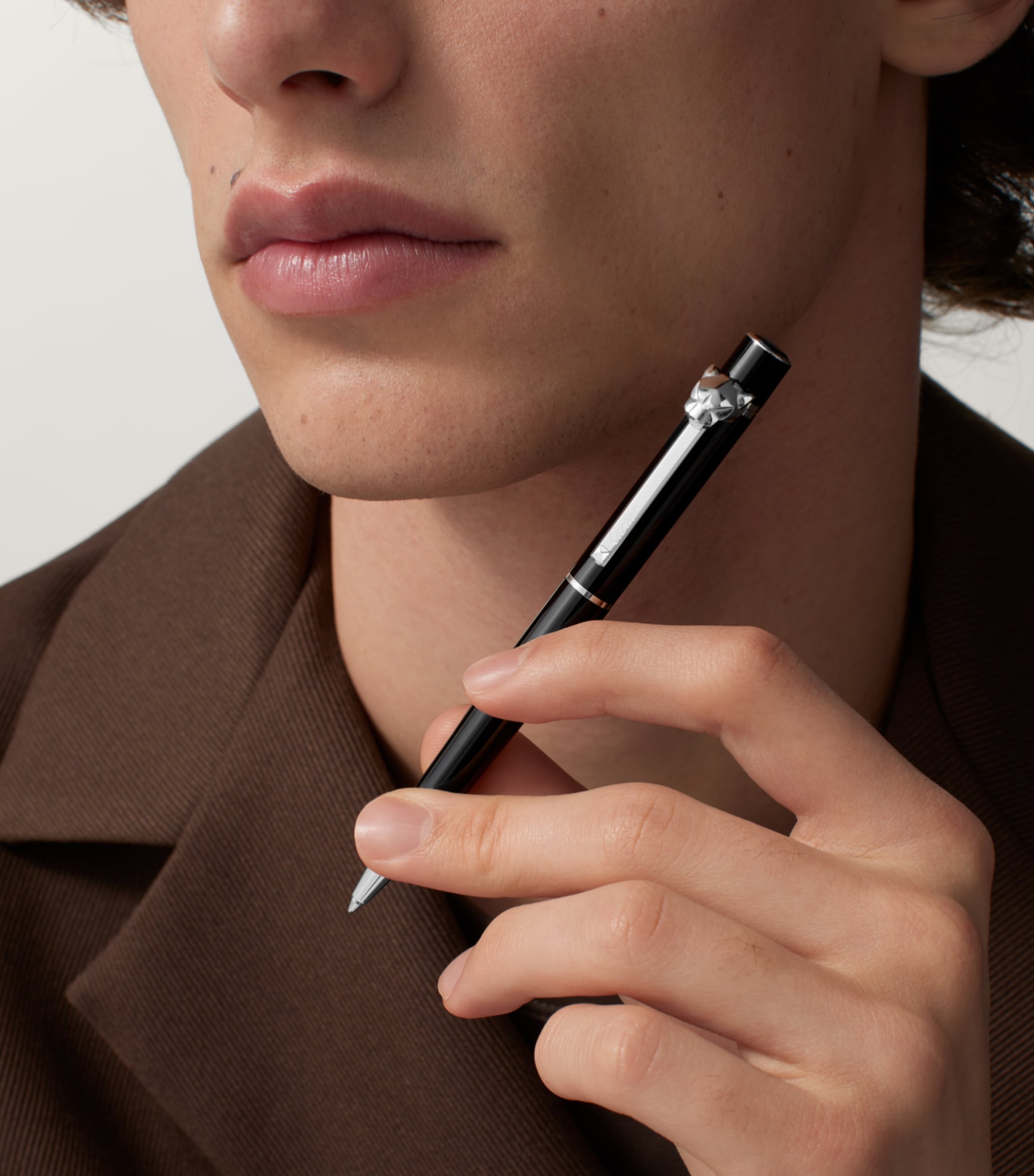 Small Panthère de Cartier Ballpoint Pen BLACK Image 5