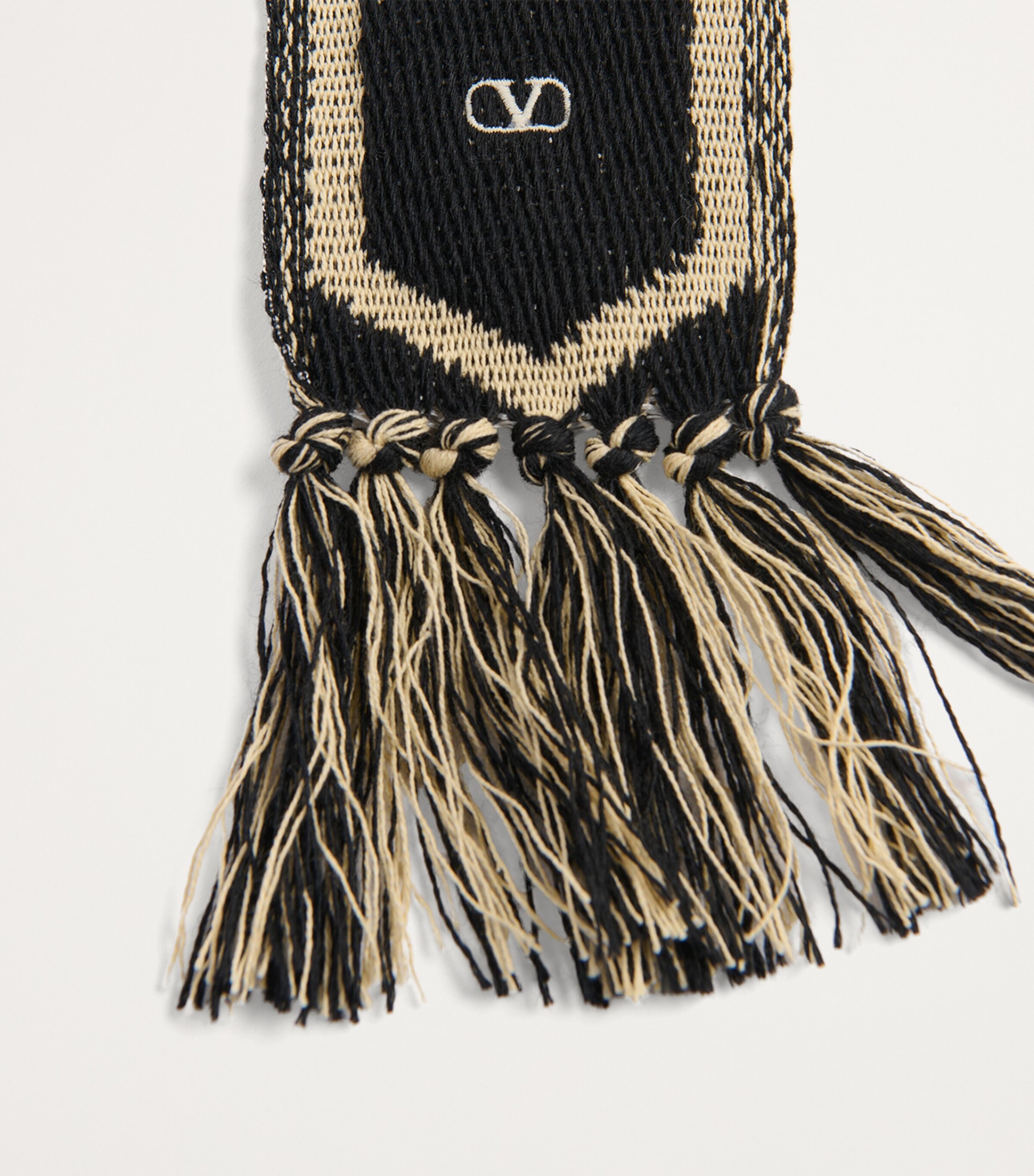 【VALENTINO】embroidered wool スカーフ Valentino Garavani Metallic Heart Wool Scarf | Neiman Marcus
